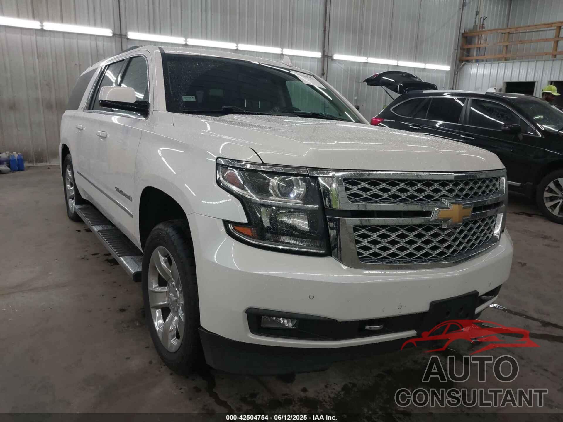 CHEVROLET SUBURBAN 2018 - 1GNSKHKC4JR101183