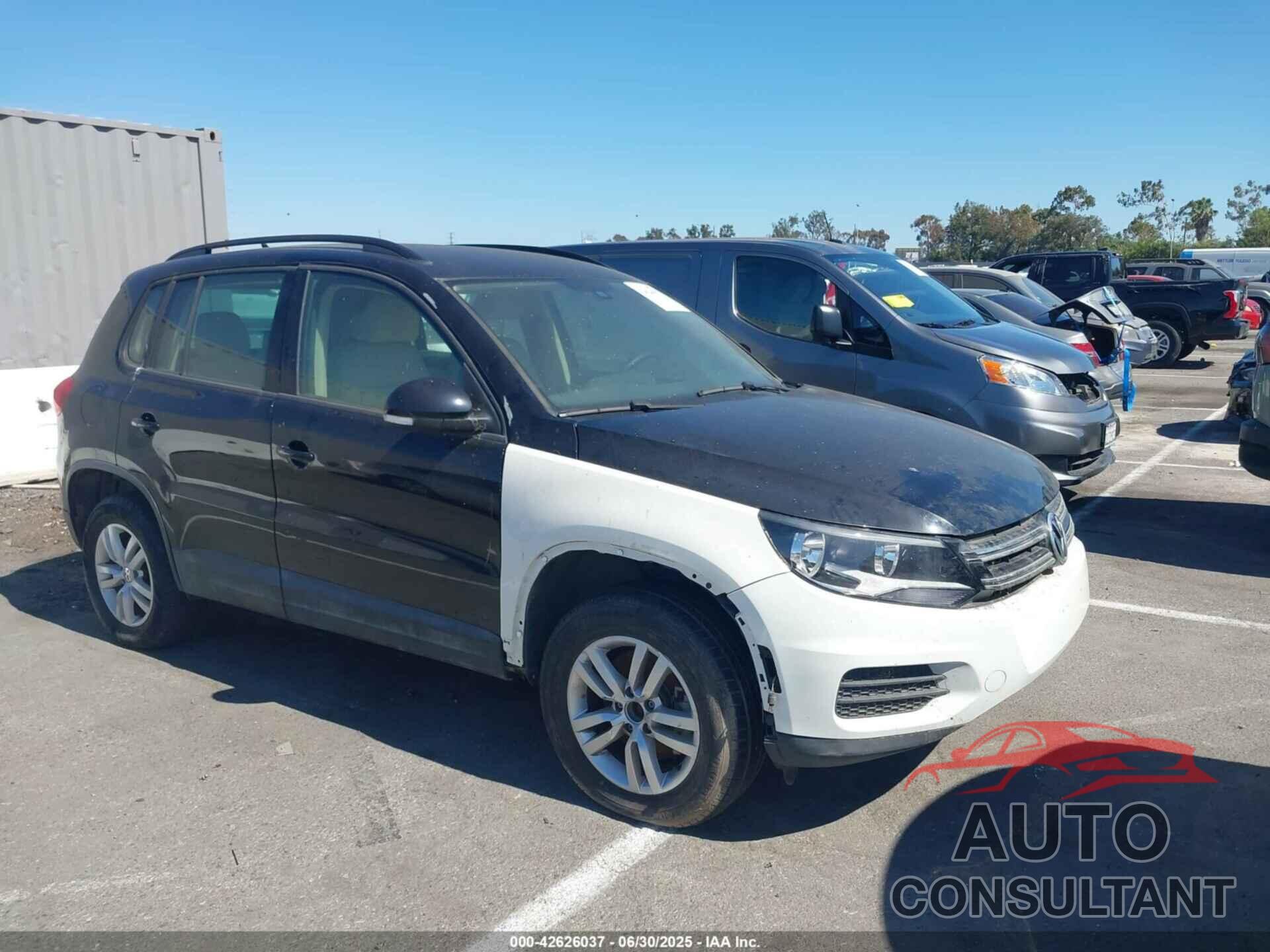VOLKSWAGEN TIGUAN 2017 - WVGAV7AX2HK000068