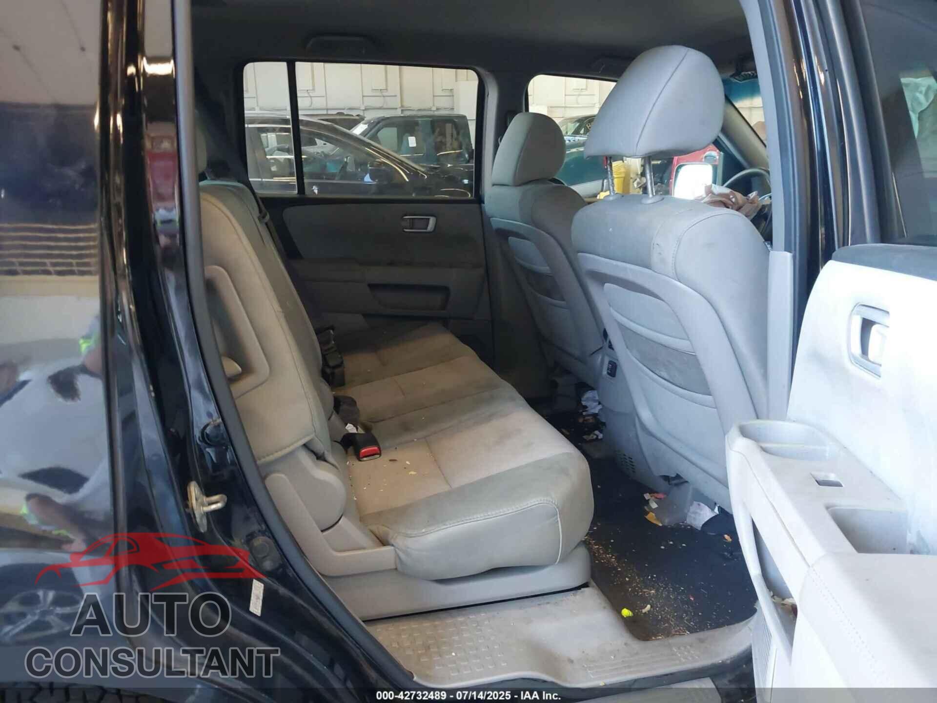 HONDA PILOT 2011 - 5FNYF4H46BB015915