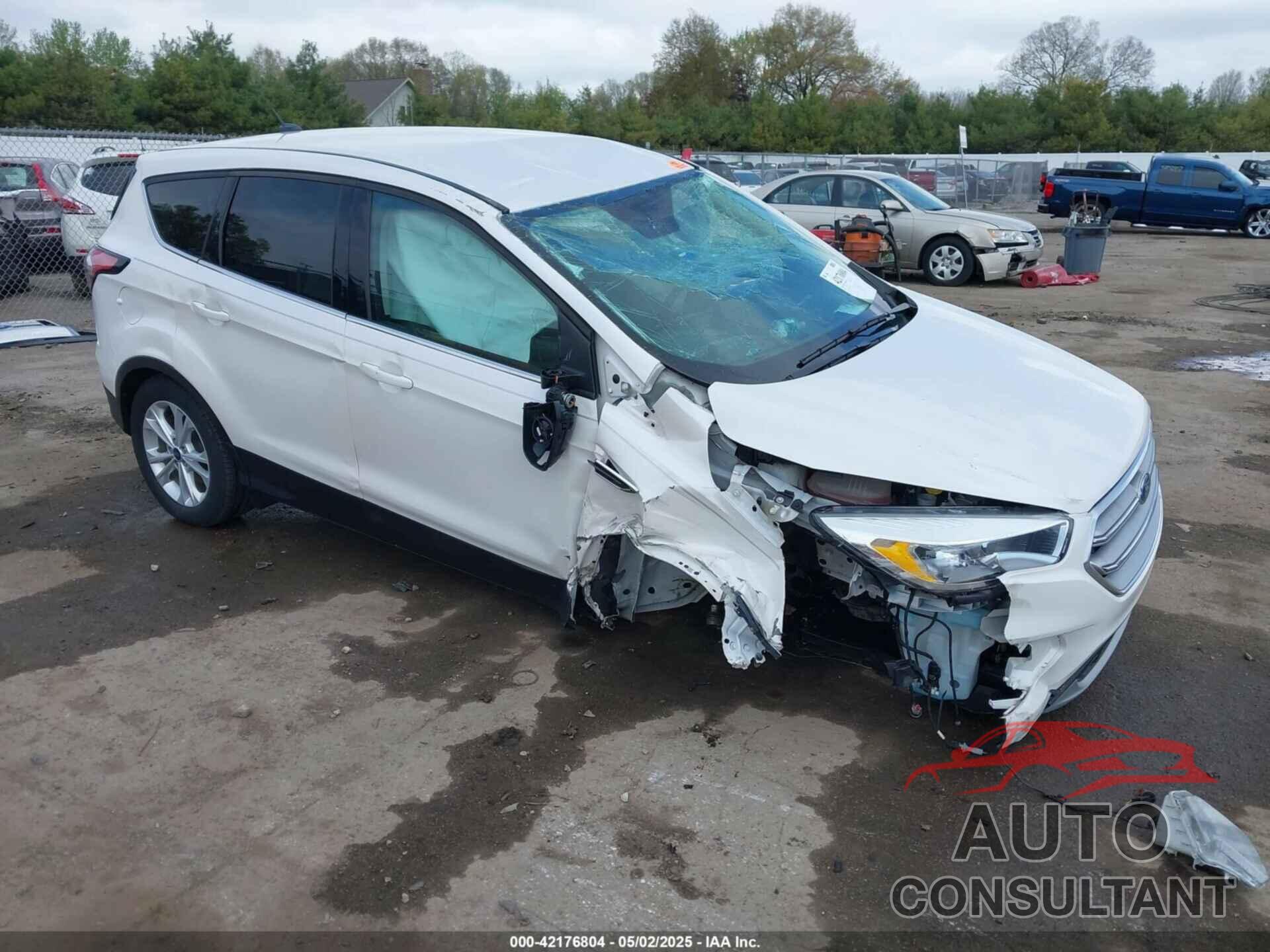 FORD ESCAPE 2017 - 1FMCU0GD2HUC14787
