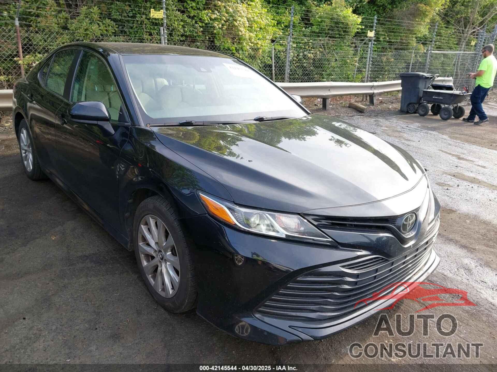 TOYOTA CAMRY 2018 - 4T1B11HK9JU019606