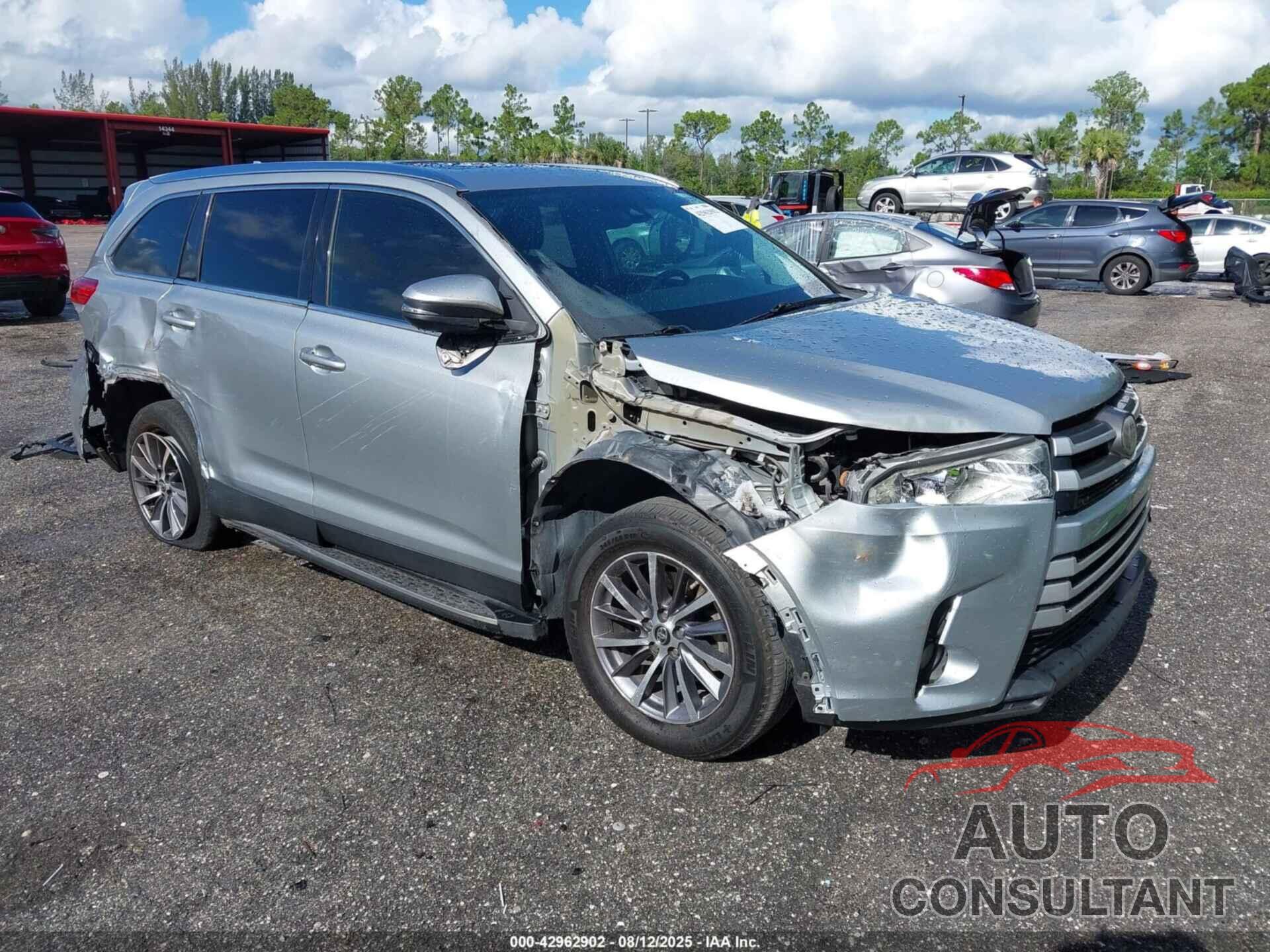 TOYOTA HIGHLANDER 2019 - 5TDKZRFH0KS563100