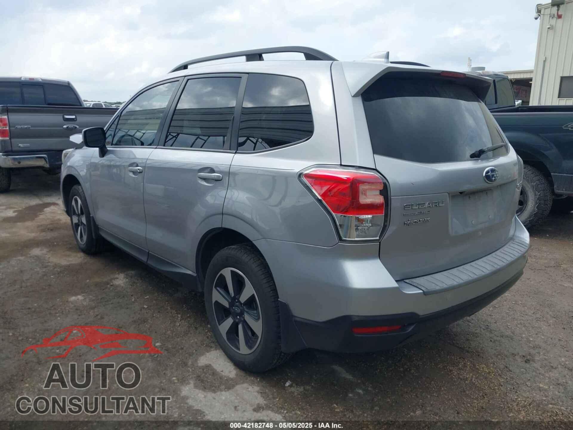 SUBARU FORESTER 2017 - JF2SJAEC0HH580556