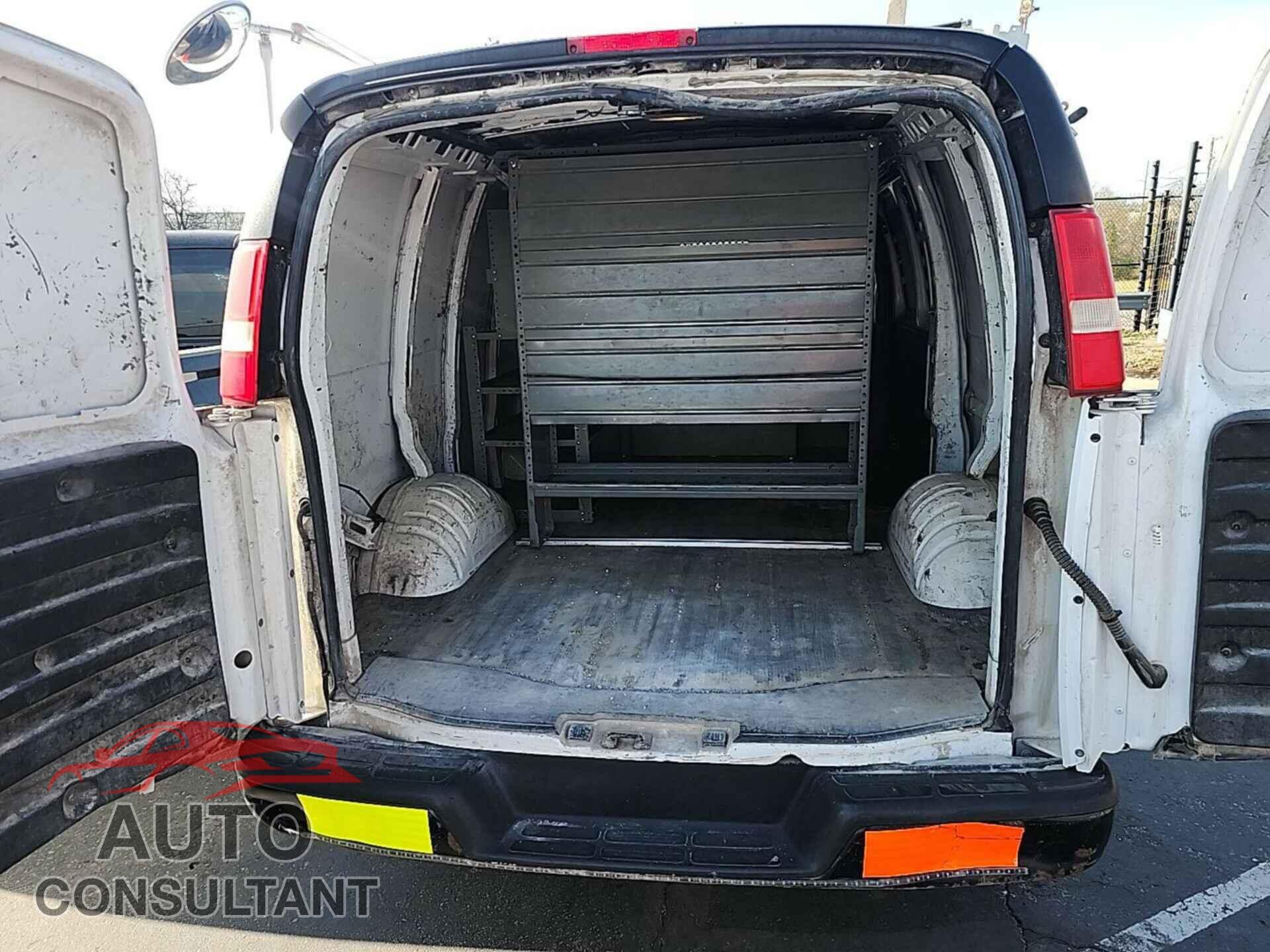 CHEVROLET EXPRESS G2500 2012 - 1GCWGFCA0C1174842
