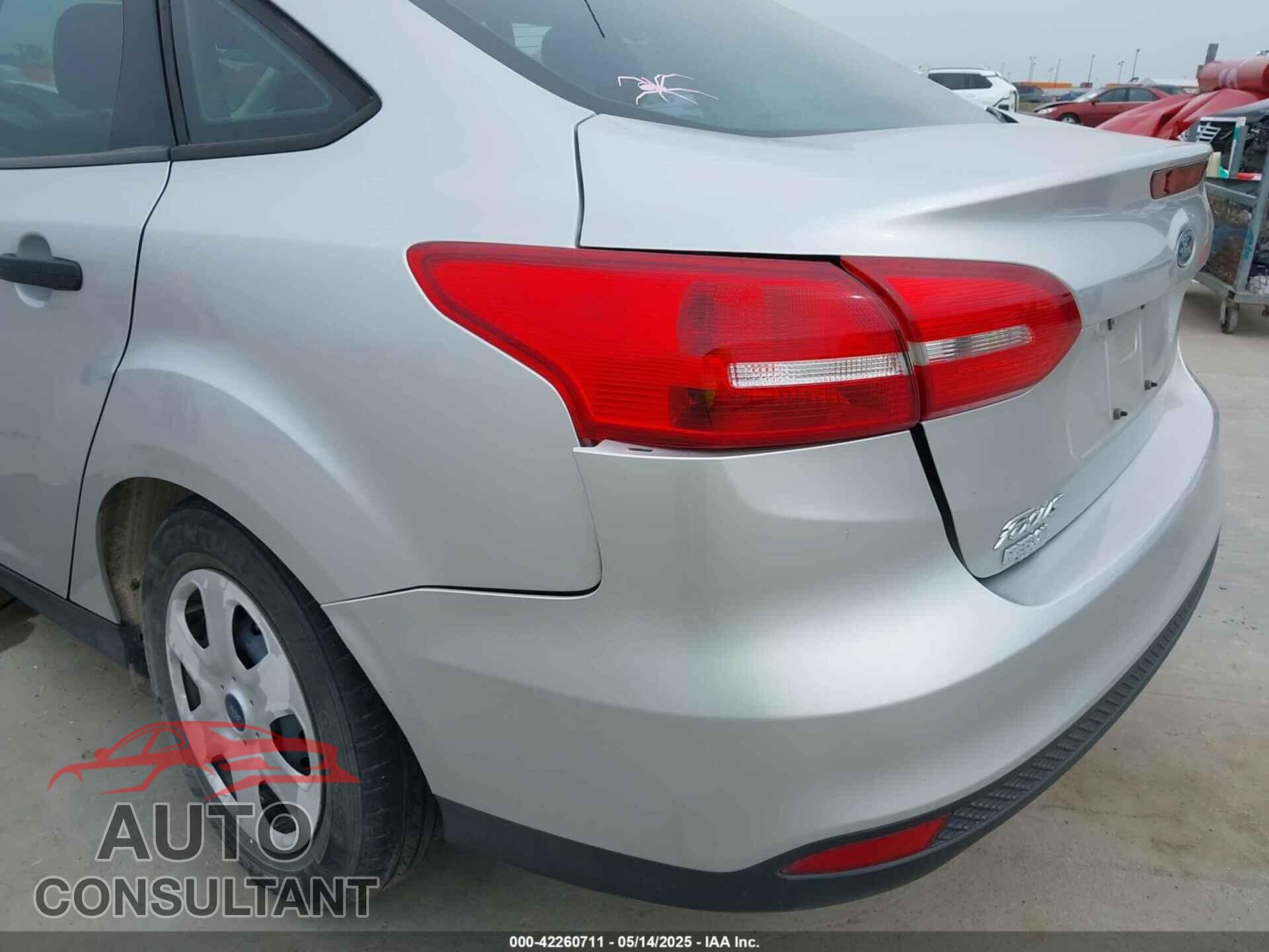 FORD FOCUS 2017 - 1FADP3E28HL210368