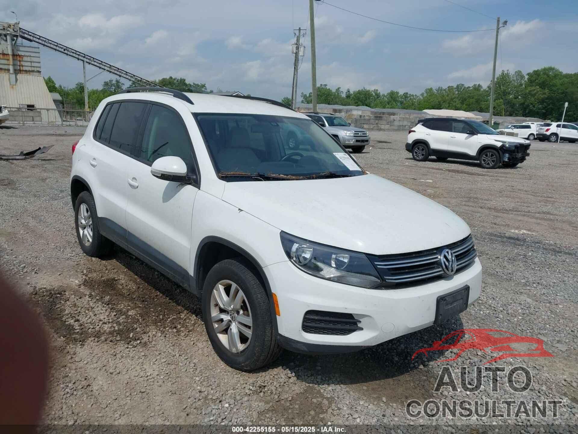 VOLKSWAGEN TIGUAN 2016 - WVGBV7AX7GW588738