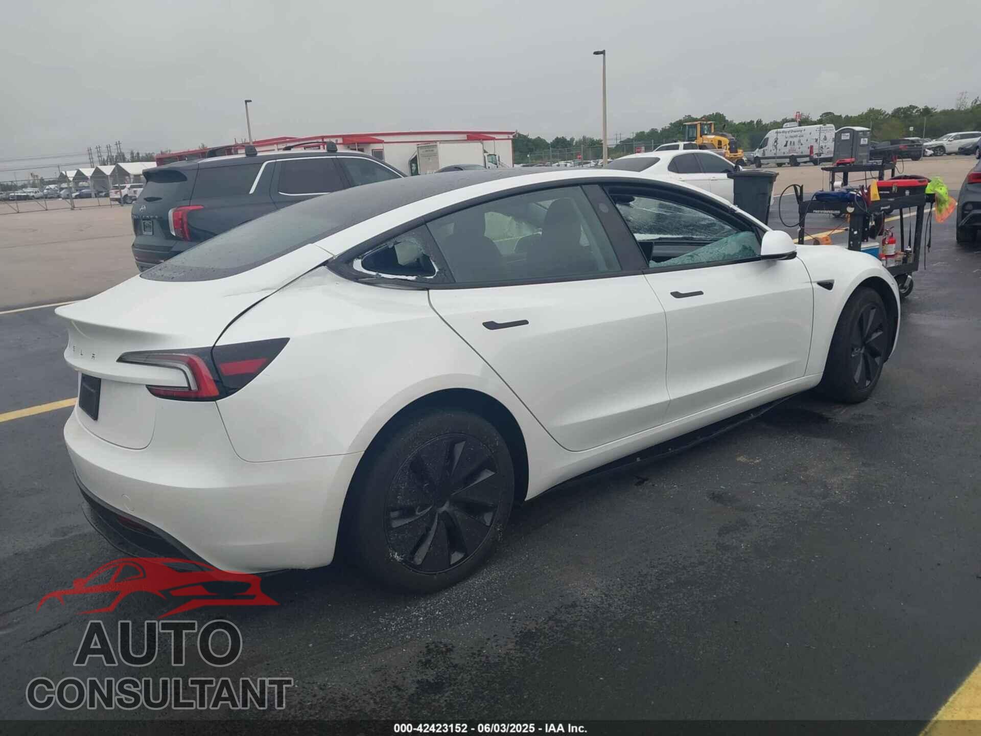 TESLA MODEL 3 2024 - 5YJ3E1EAXRF740594
