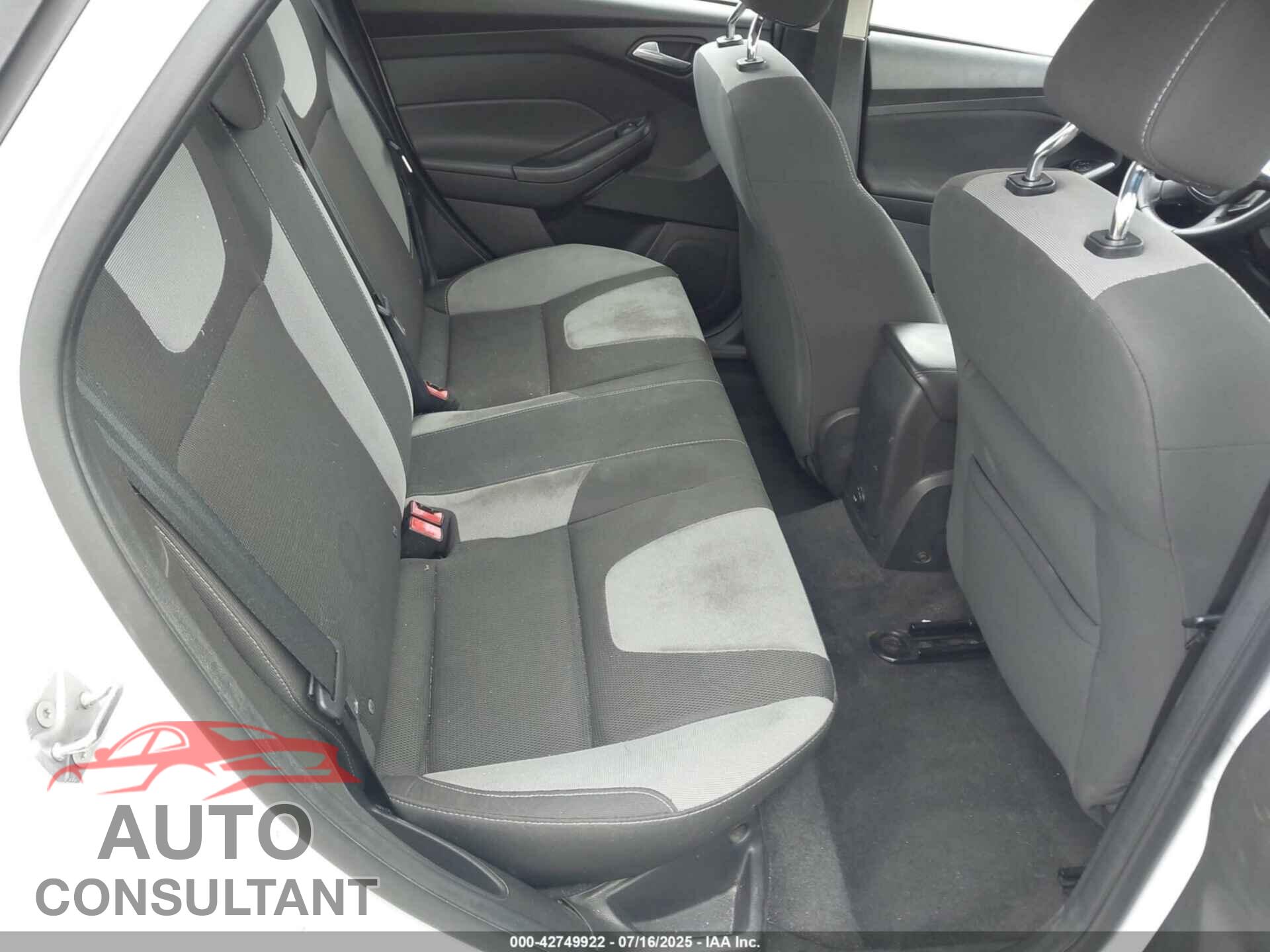 FORD FOCUS 2012 - 1FAHP3F22CL227773