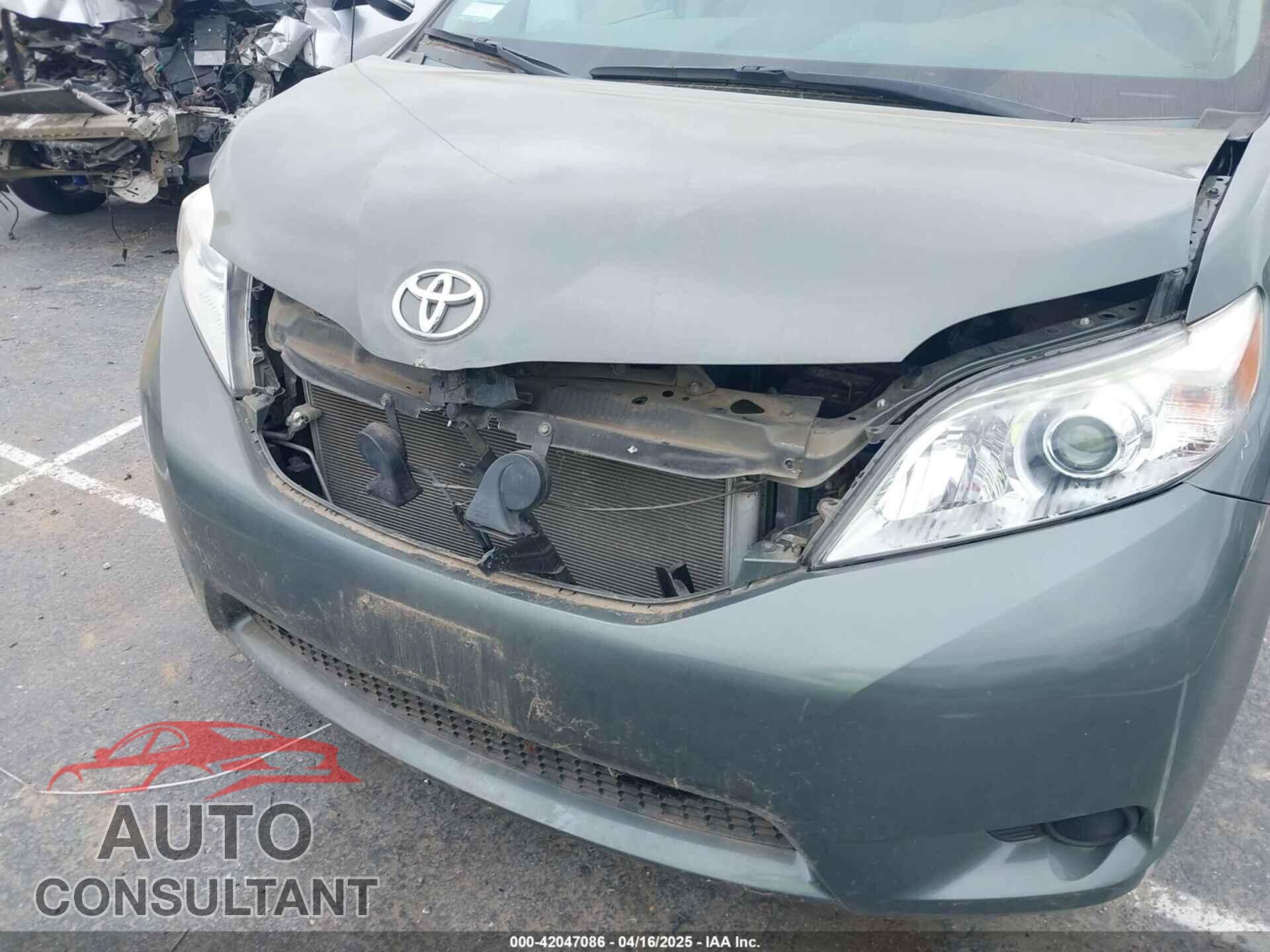 TOYOTA SIENNA 2014 - 5TDZK3DC5ES431493