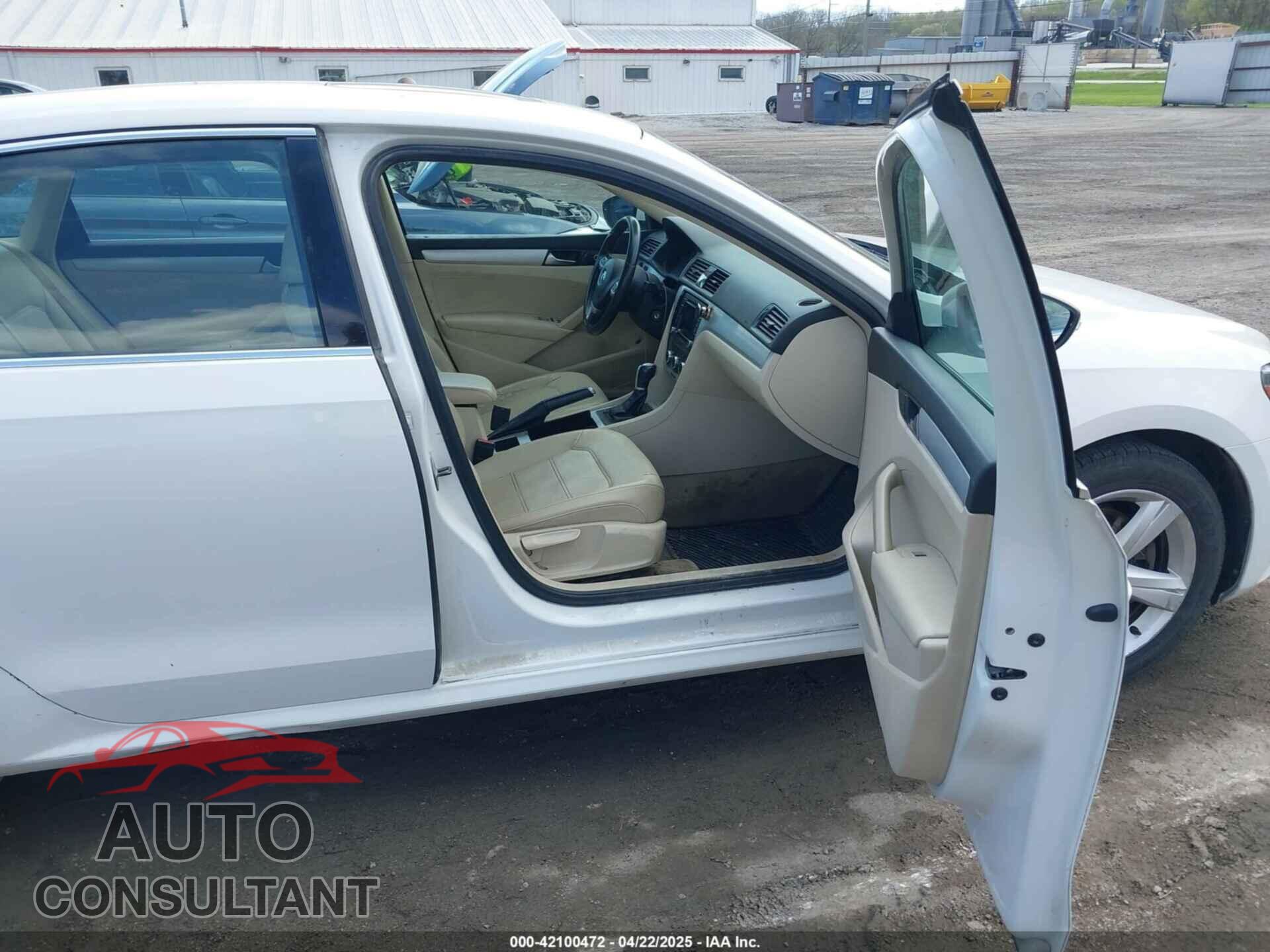 VOLKSWAGEN PASSAT 2012 - 1VWBP7A30CC017600