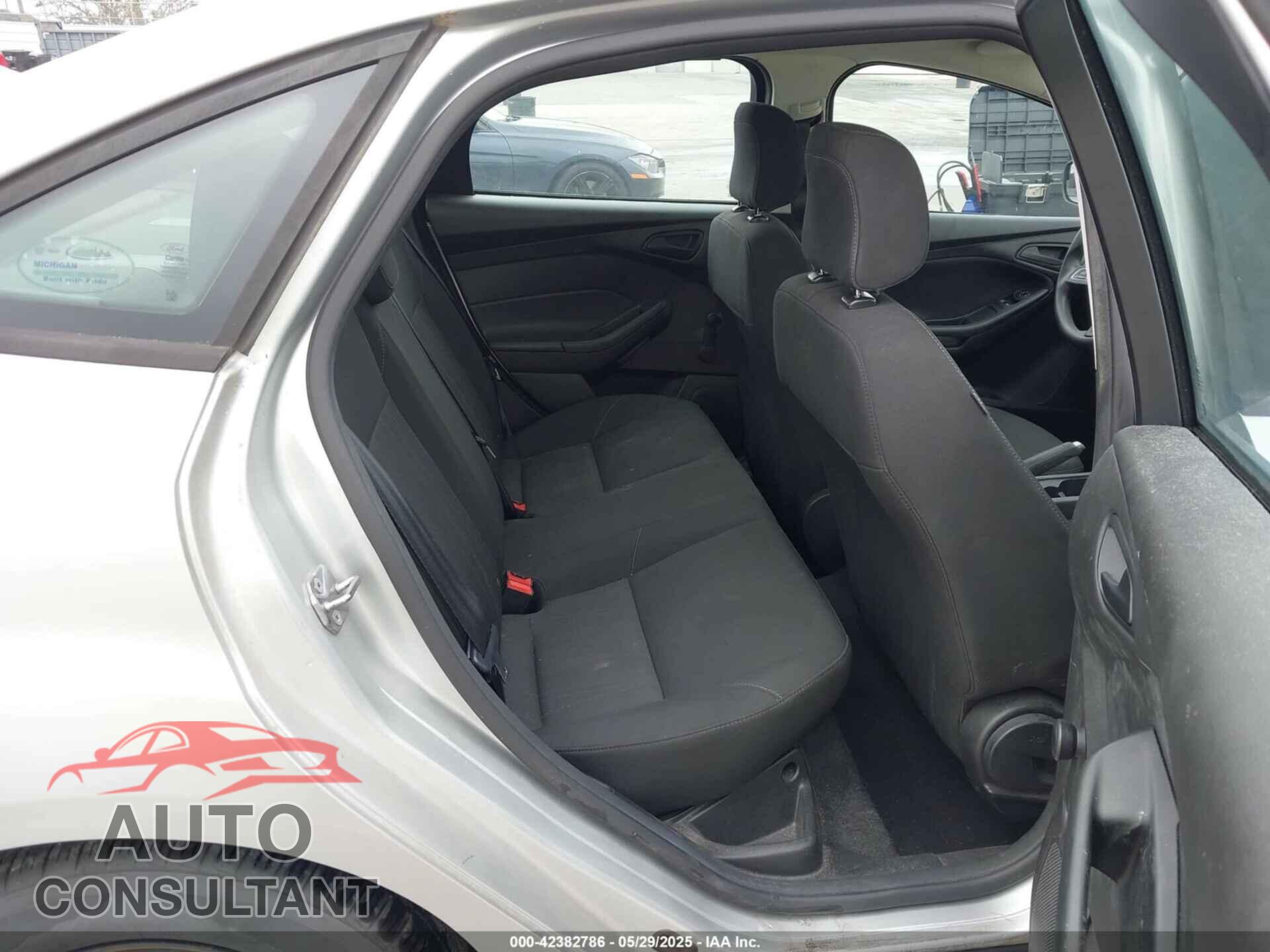 FORD FOCUS 2017 - 1FADP3E21HL336460