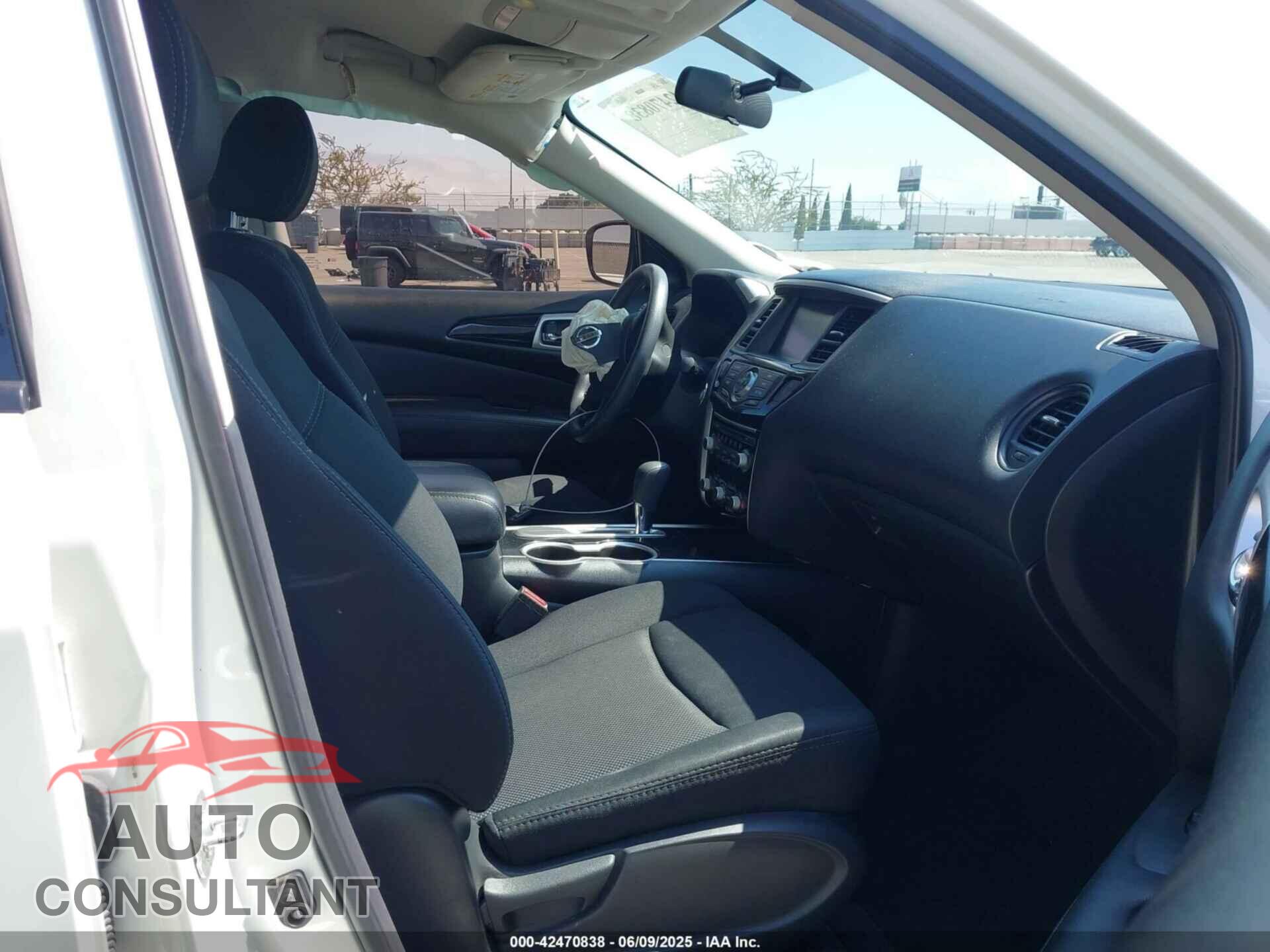 NISSAN PATHFINDER 2018 - 5N1DR2MN1JC658317