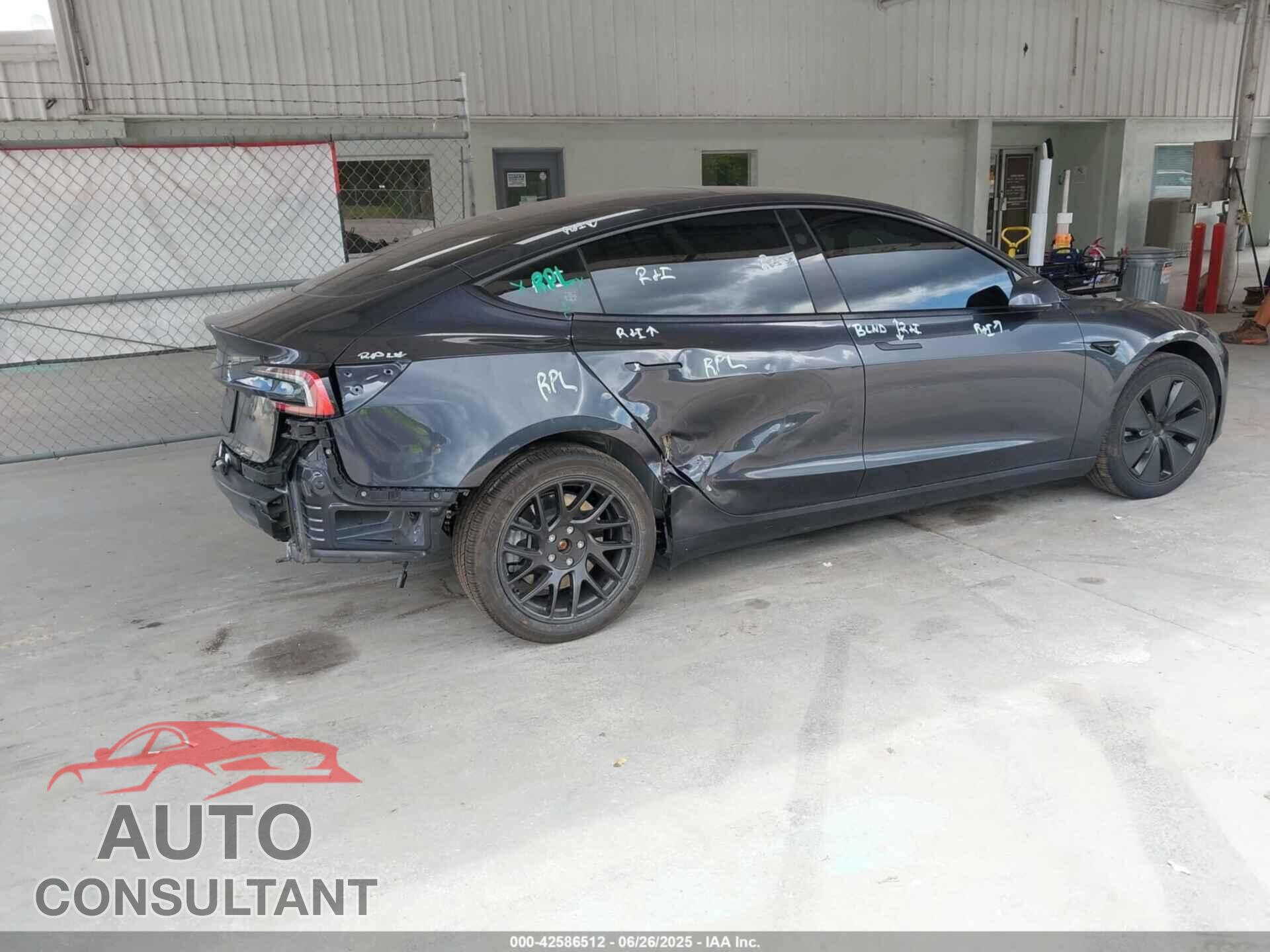 TESLA MODEL 3 2024 - 5YJ3E1EA7RF739130