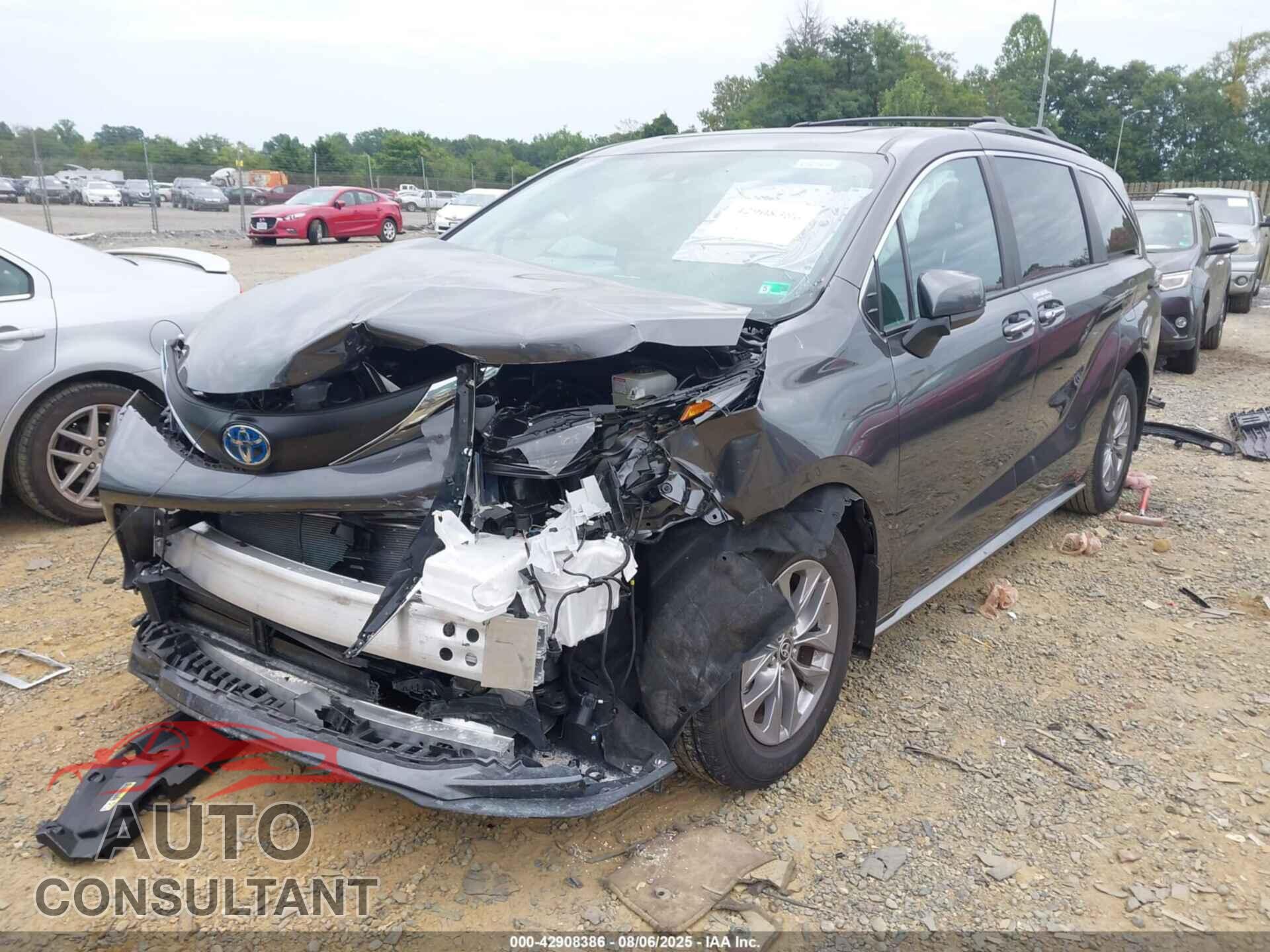 TOYOTA SIENNA 2025 - 5TDJRKEC8SS262650
