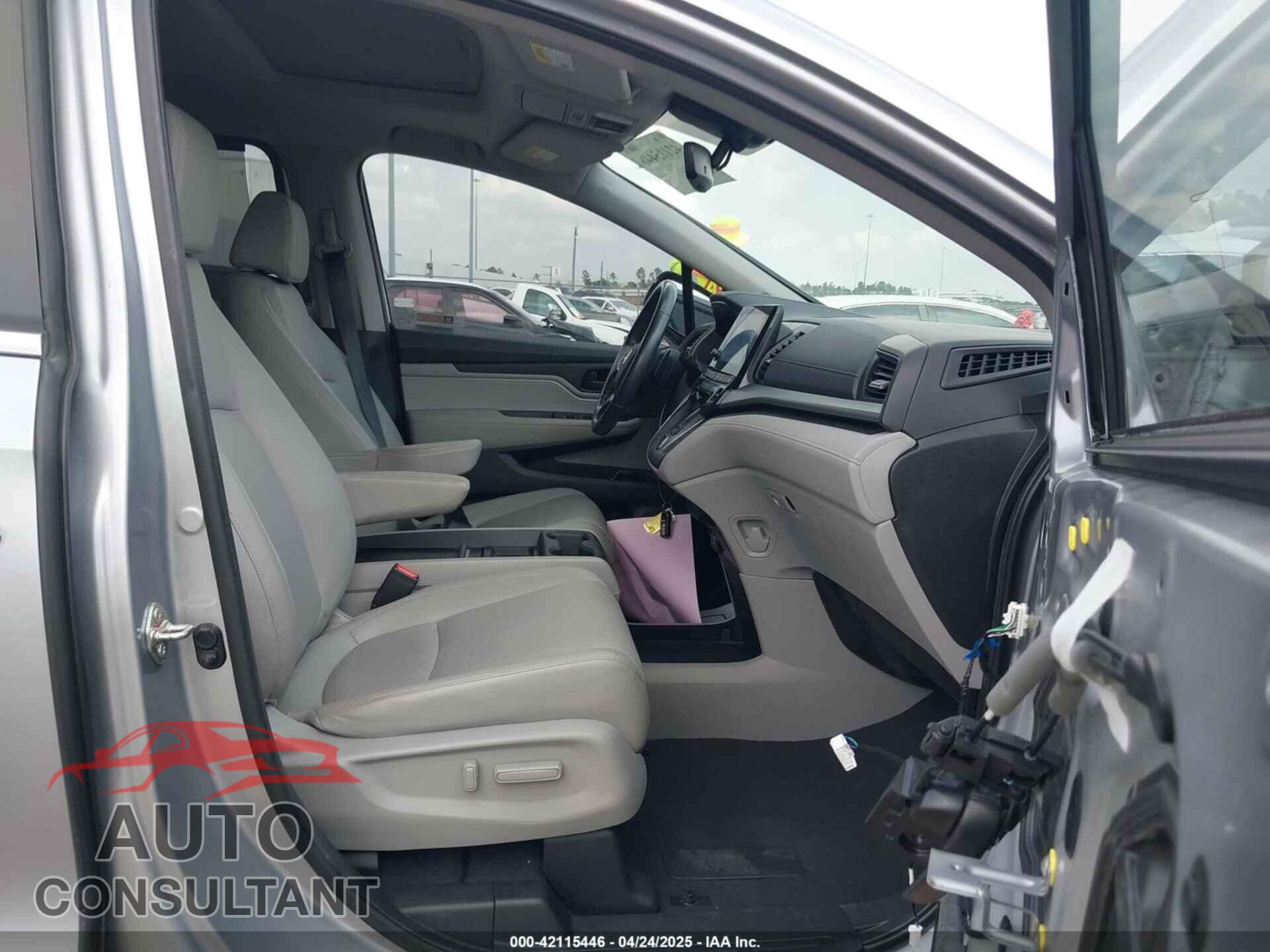 HONDA ODYSSEY 2018 - 5FNRL6H77JB079219