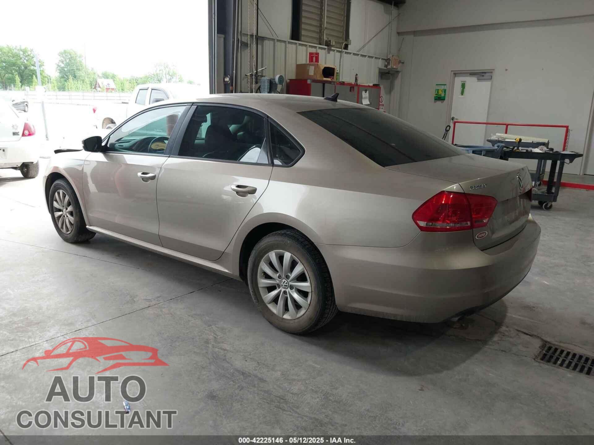 VOLKSWAGEN PASSAT 2015 - 1VWAT7A38FC013595