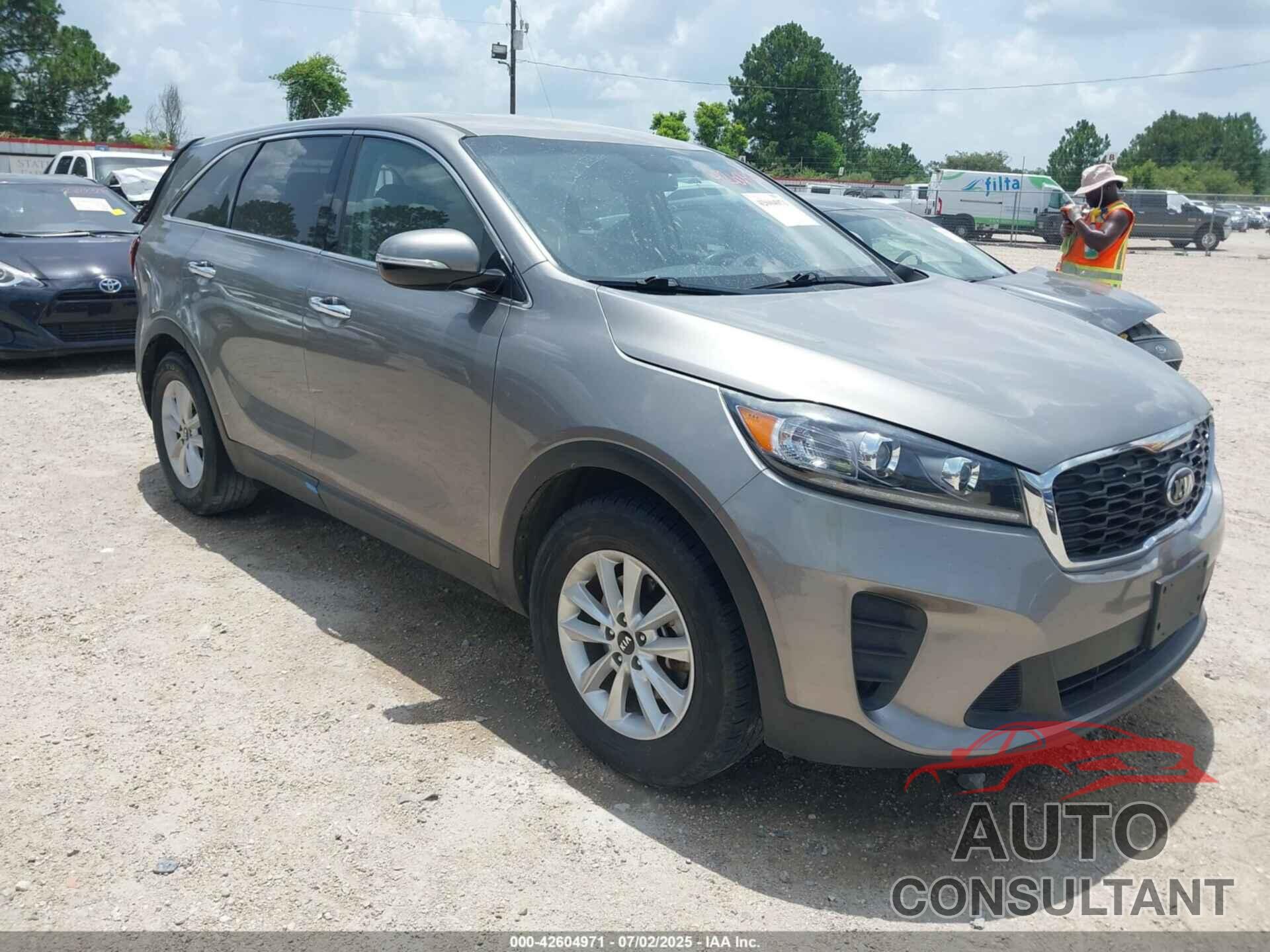 KIA SORENTO 2019 - 5XYPG4A5XKG555143
