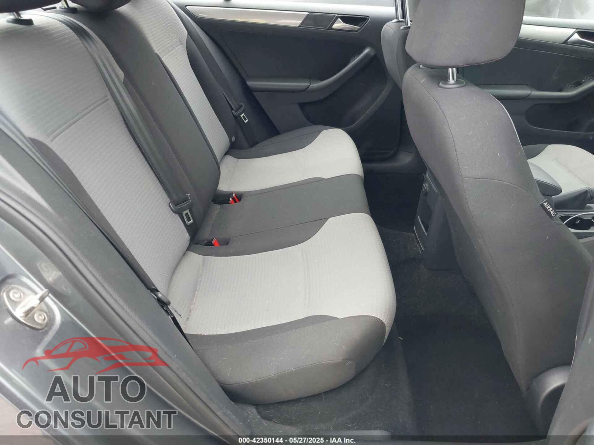 VOLKSWAGEN JETTA 2017 - 3VW2B7AJ4HM325937