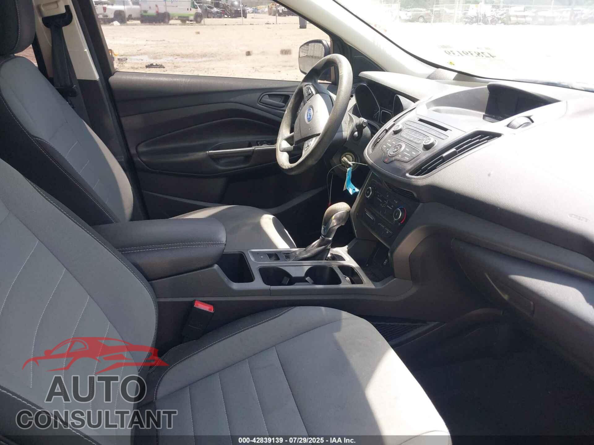 FORD ESCAPE 2018 - 1FMCU0F79JUA94360
