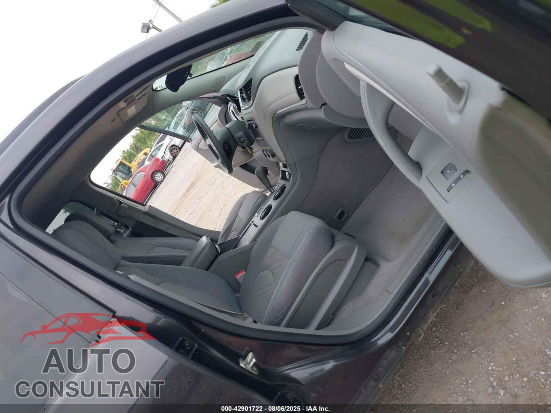CHEVROLET TRAVERSE 2015 - 1GNKVFED6FJ113535