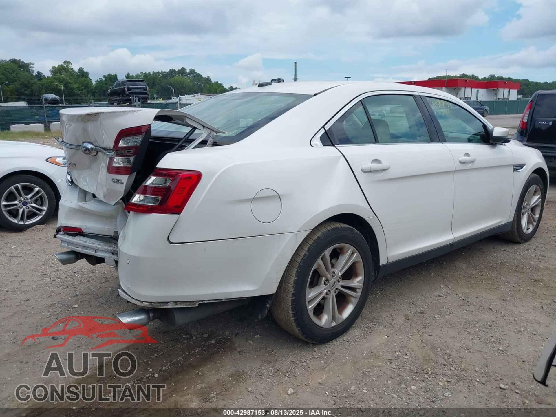 FORD TAURUS 2019 - 1FAHP2E86KG102590