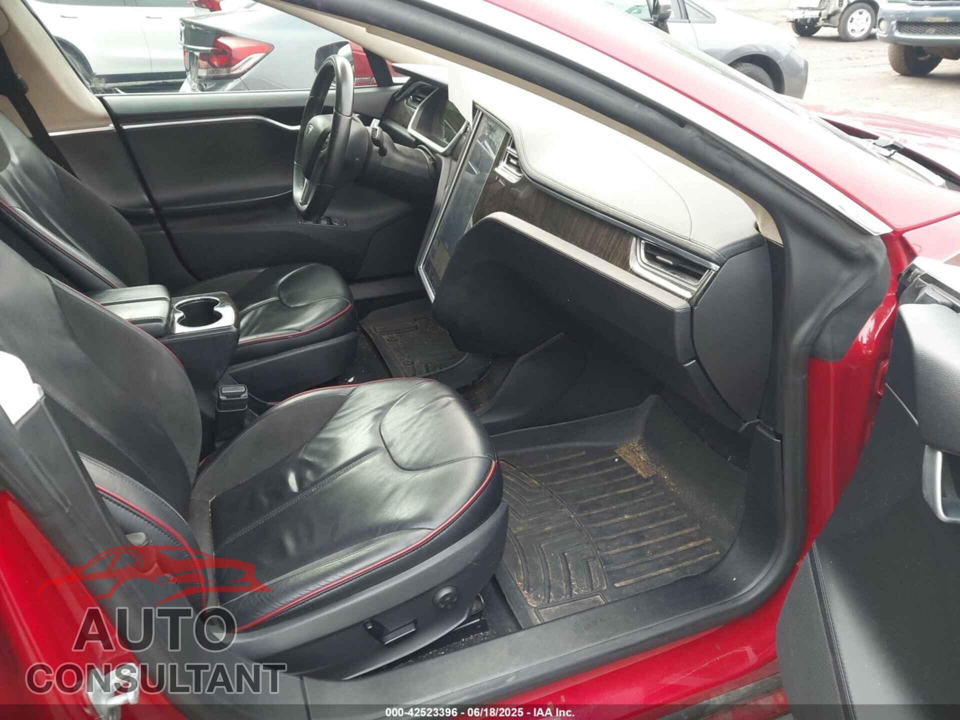 TESLA MODEL S 2013 - 5YJSA1DP1DFP10048