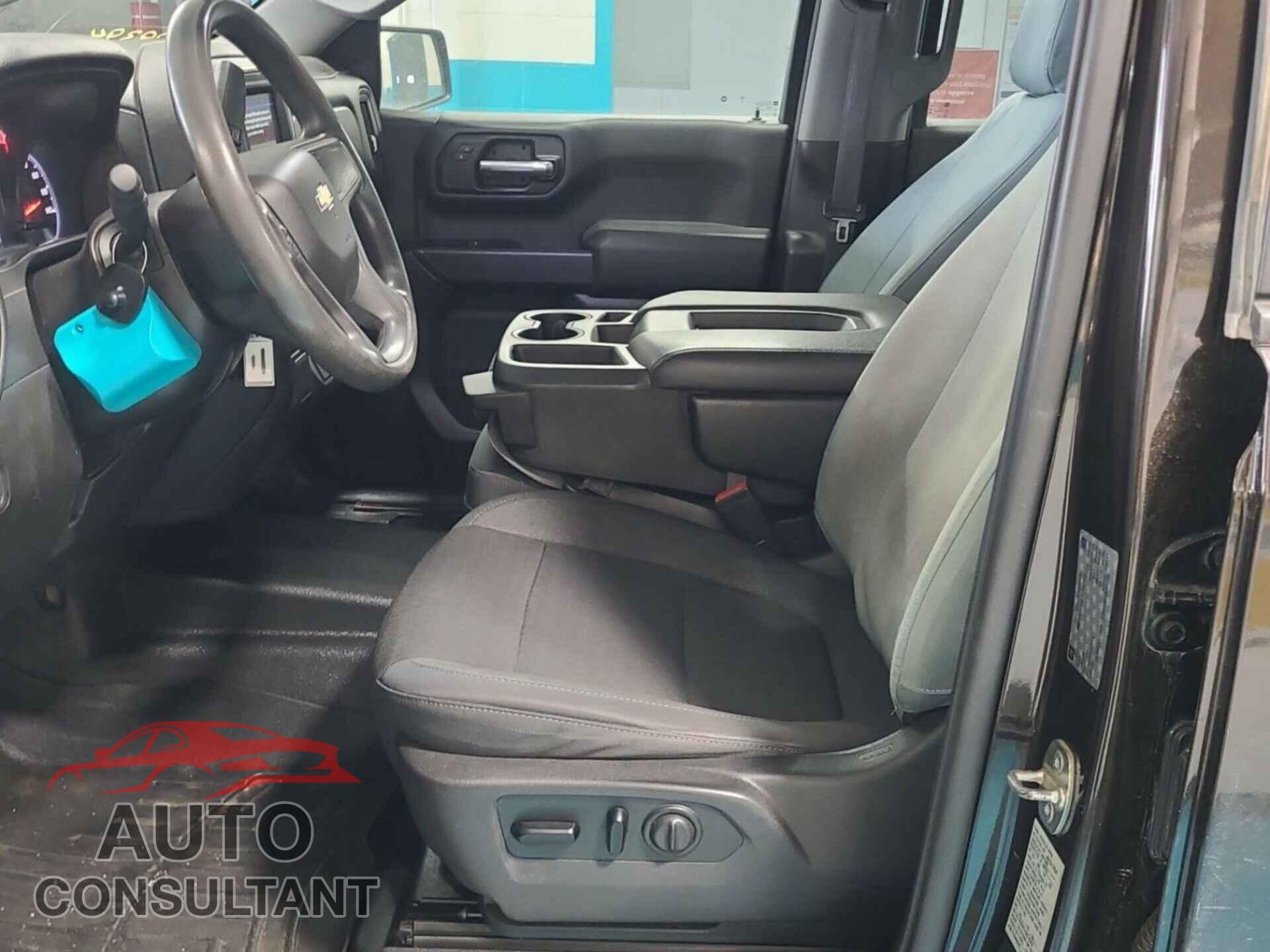 CHEVROLET SILVERADO 2019 - 1GCUYAEF8KZ247729