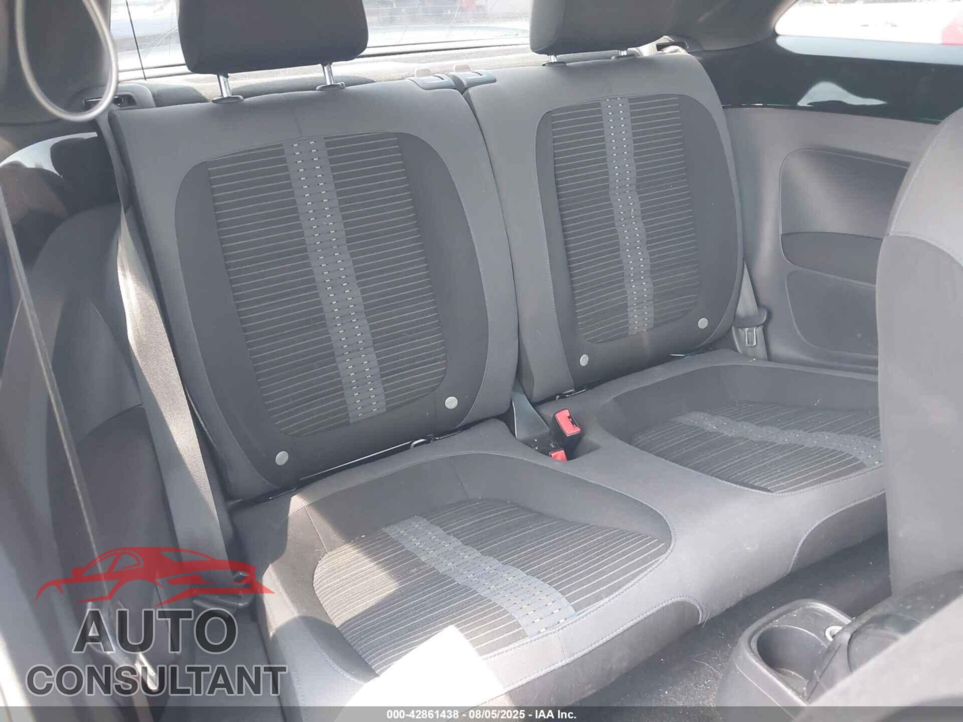 VOLKSWAGEN BEETLE 2014 - 3VWVS7AT2EM664092