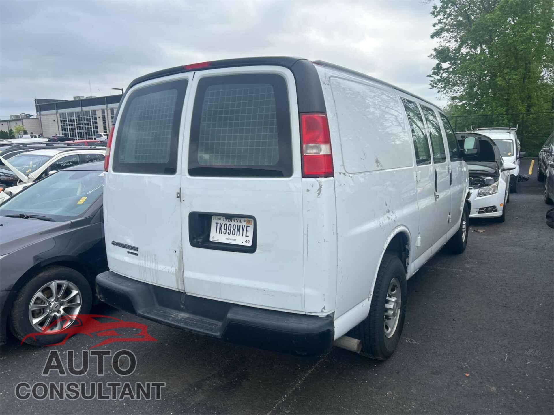 CHEVROLET EXPRESS G2500 2015 - 1GCWGFCF2F1277857