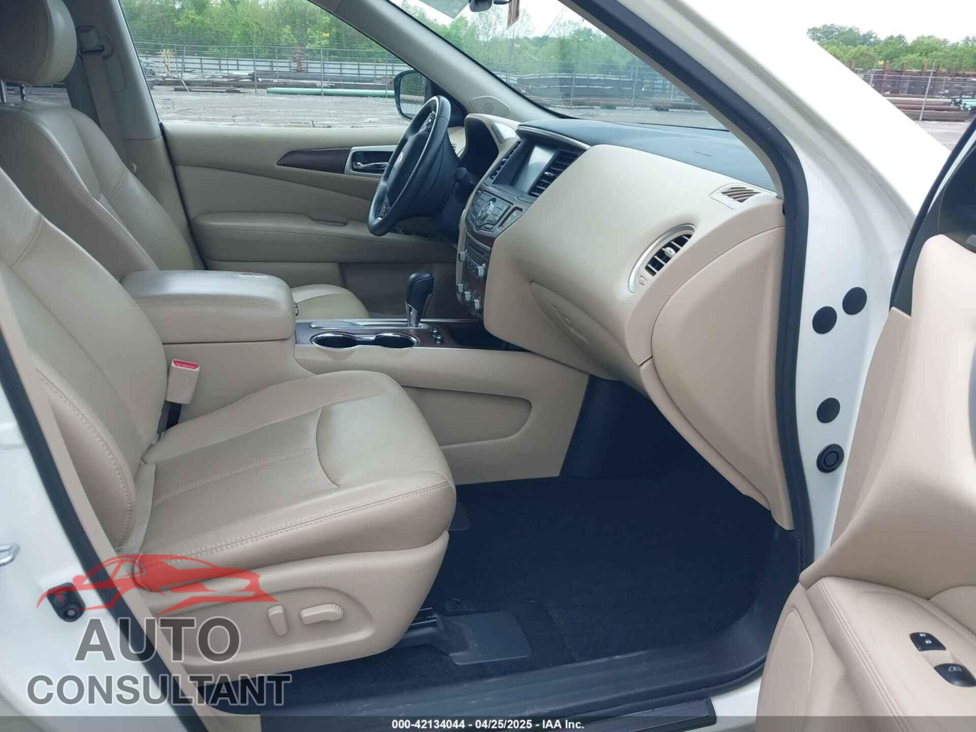 NISSAN PATHFINDER 2017 - 5N1DR2MN4HC641683
