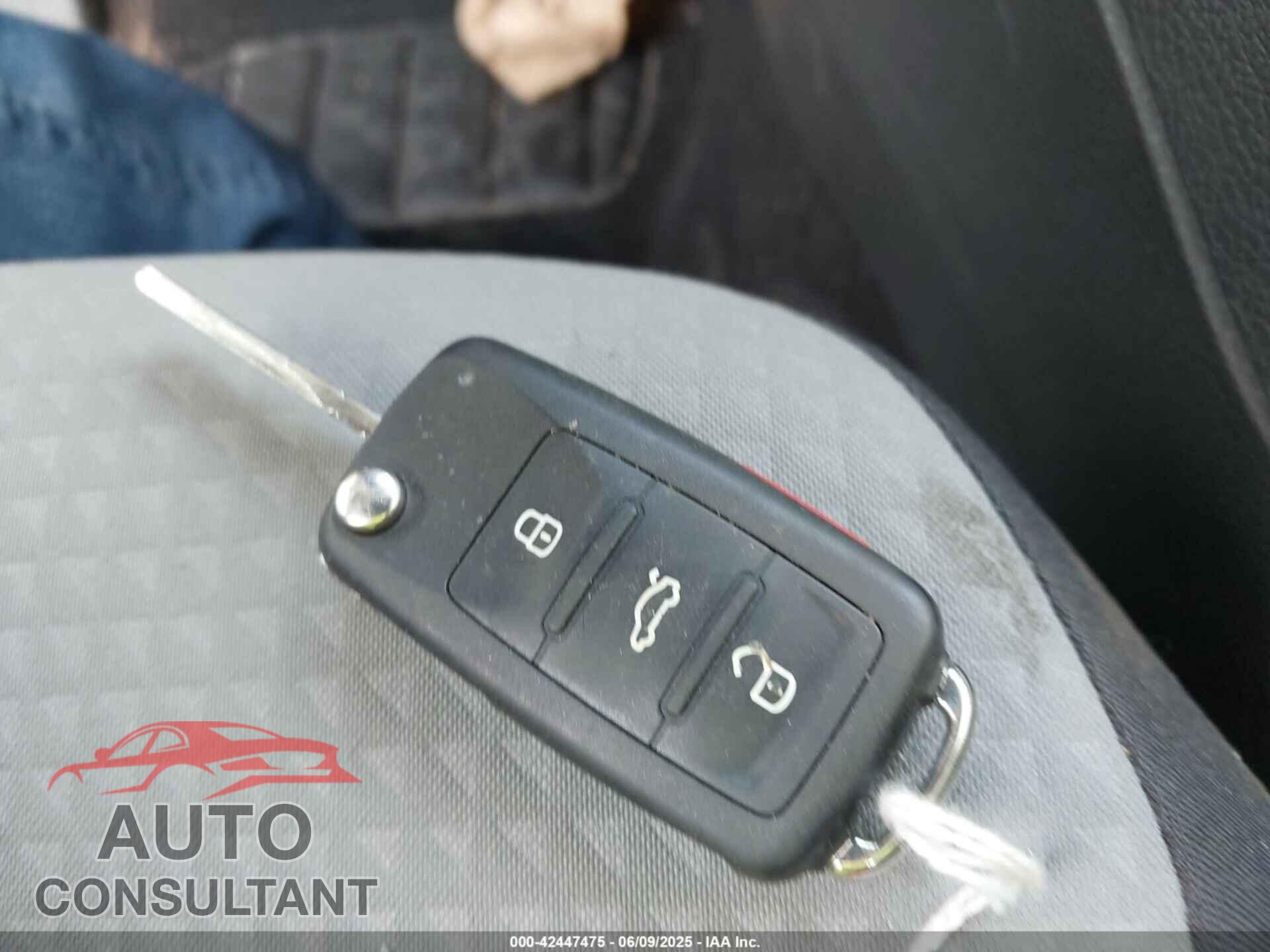 VOLKSWAGEN JETTA 2017 - 3VW2B7AJ0HM311372