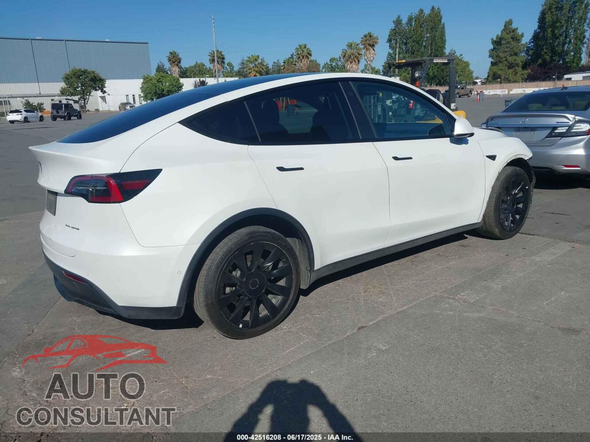 TESLA MODEL Y 2022 - 7SAYGDEE7NF555730