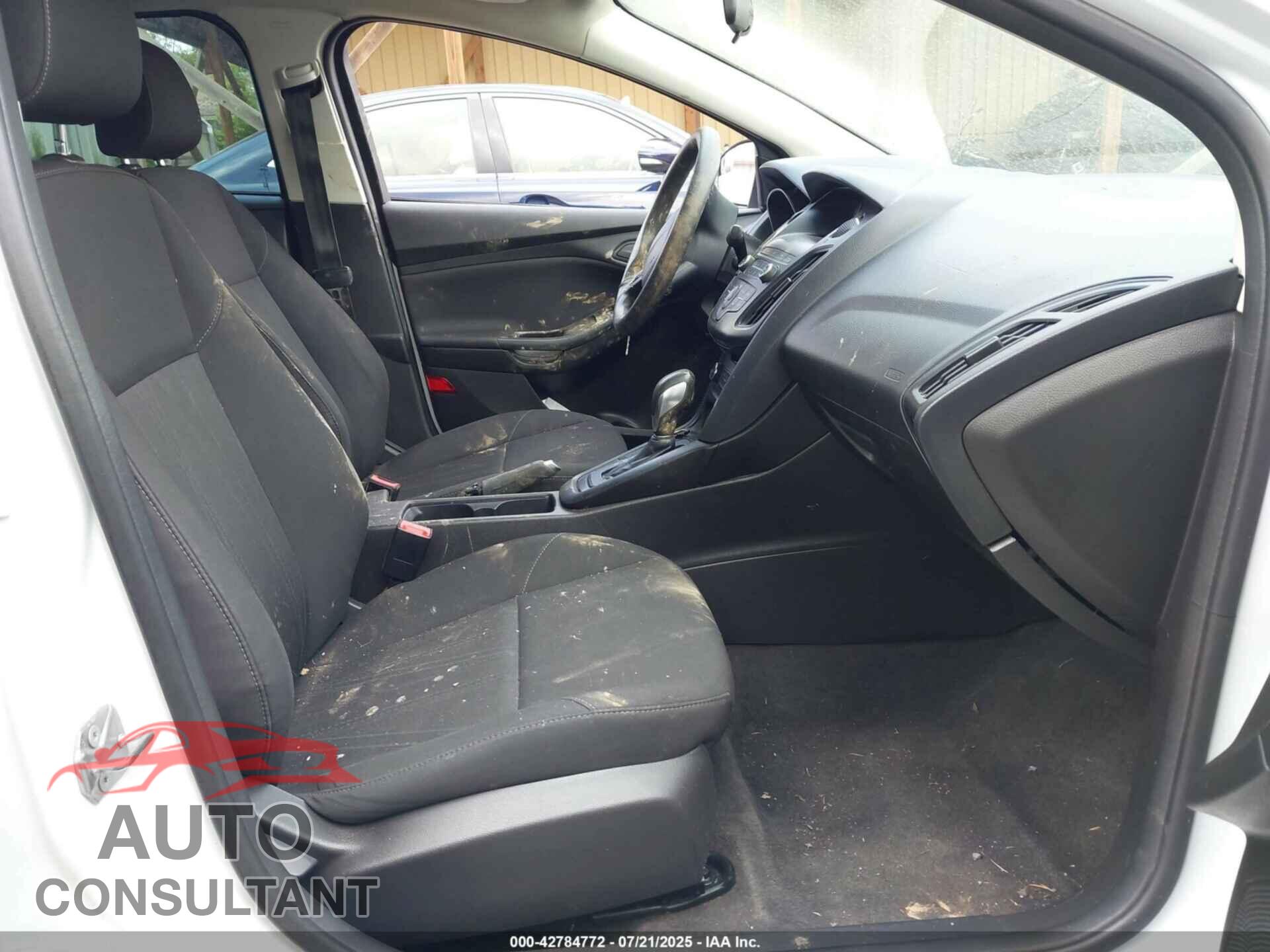 FORD FOCUS 2018 - 1FADP3E22JL313257