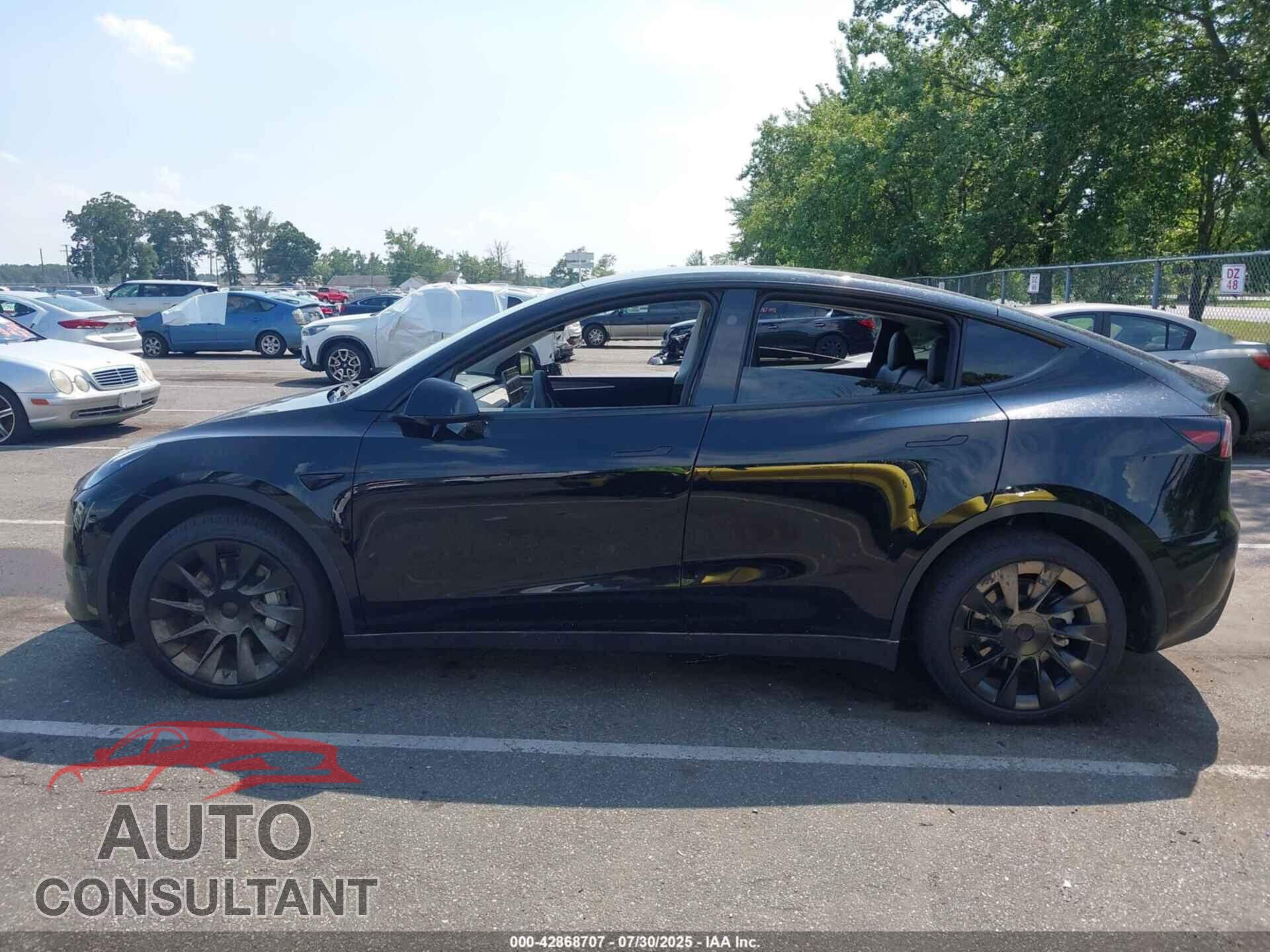 TESLA MODEL Y 2023 - 7SAYGDEE0PF856083
