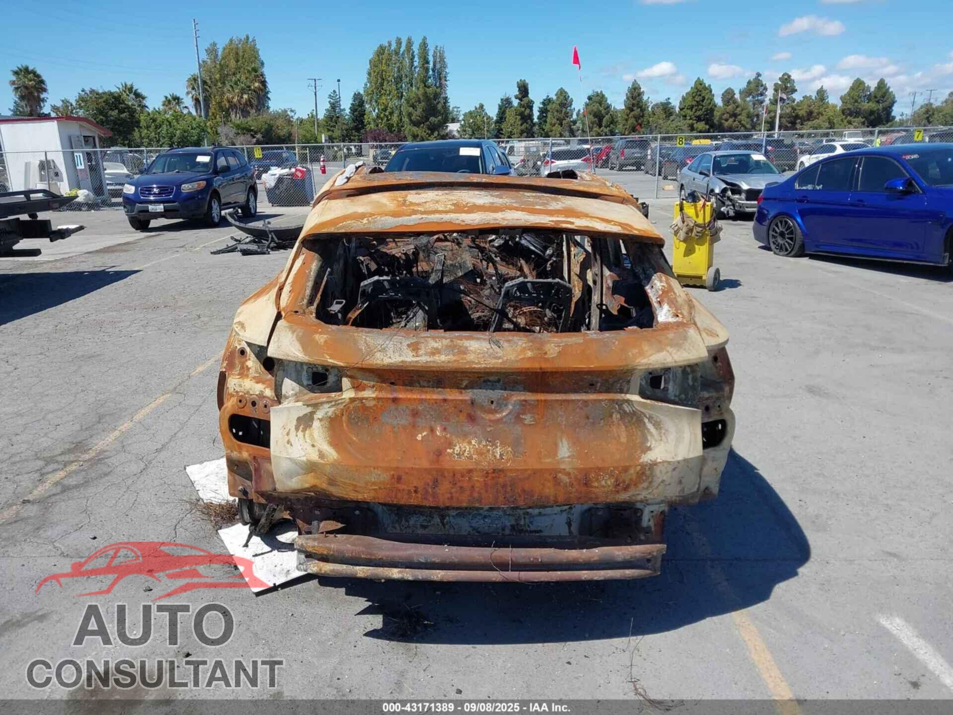 VOLKSWAGEN ID.4 2023 - 1V2VMPE86PC037272