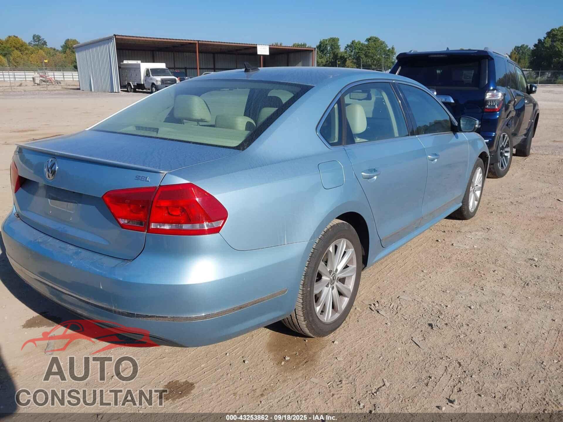 VOLKSWAGEN PASSAT 2012 - 1VWCH7A33CC108152