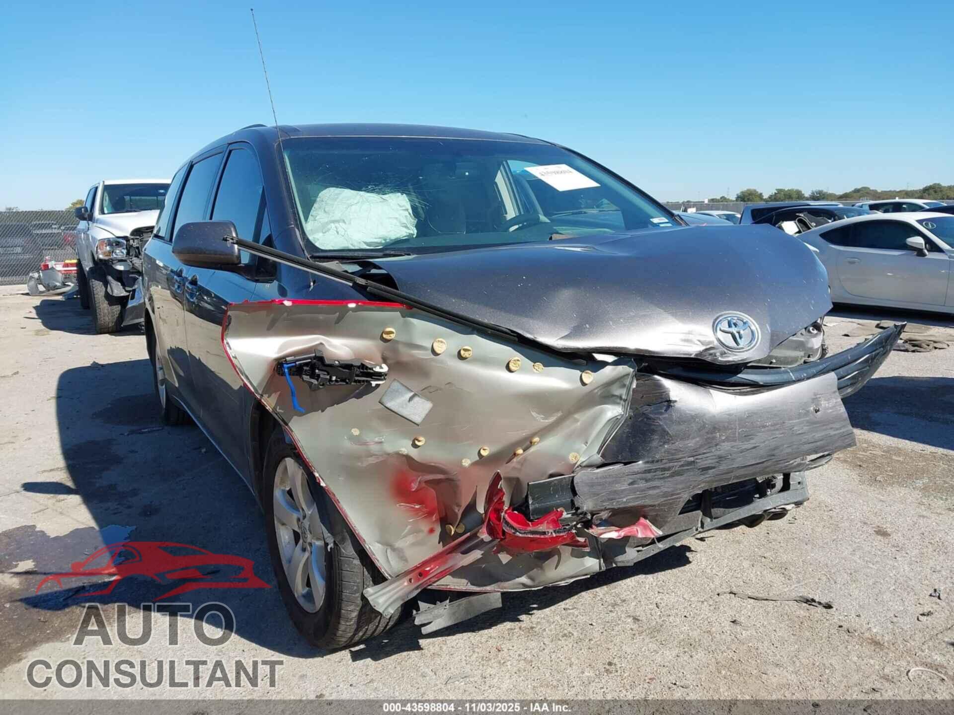 TOYOTA SIENNA 2013 - 5TDKK3DC8DS386940