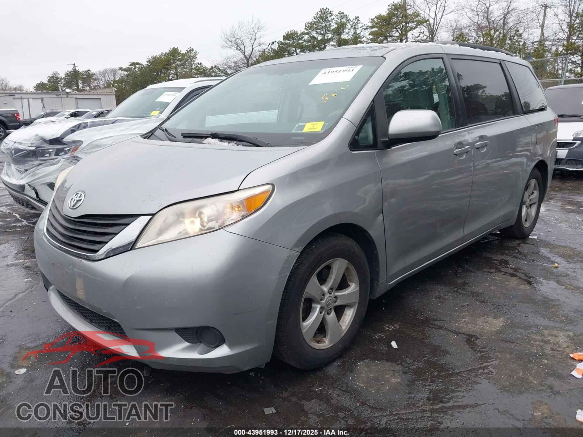 TOYOTA SIENNA 2011 - 5TDKK3DC5BS024738