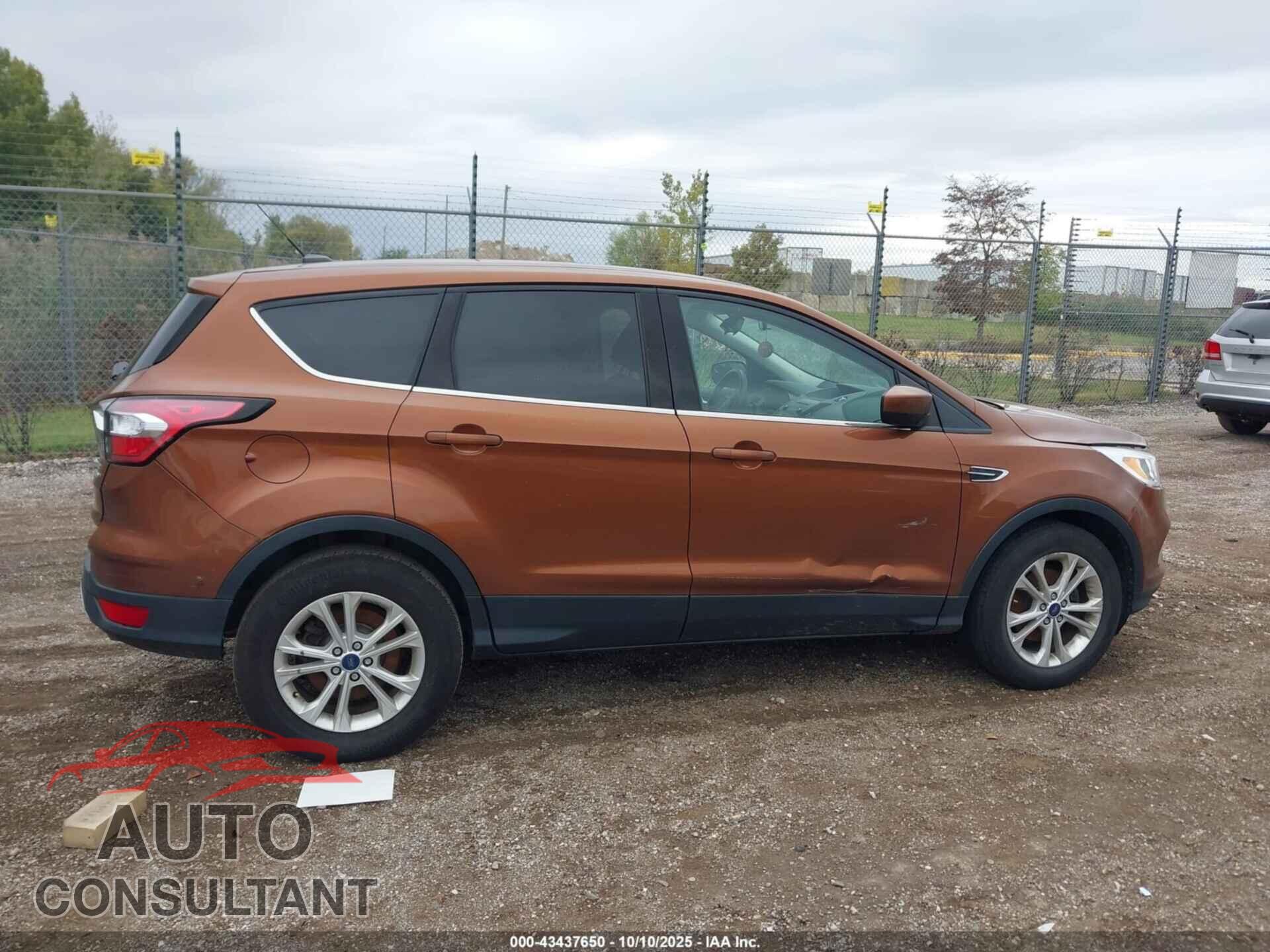 FORD ESCAPE 2017 - 1FMCU0GD0HUD25418