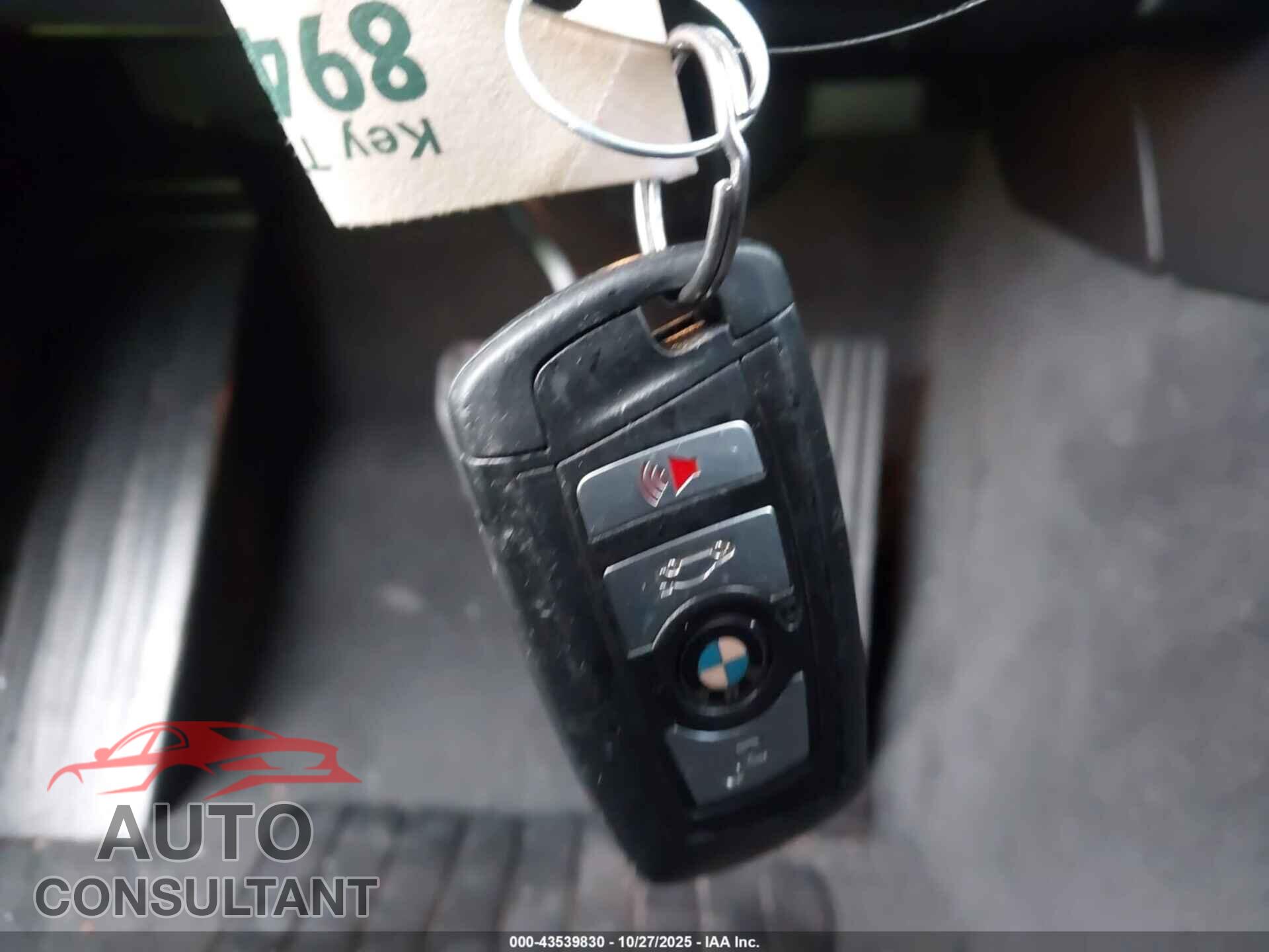 BMW 320I 2016 - WBA8E1G50GNU10402