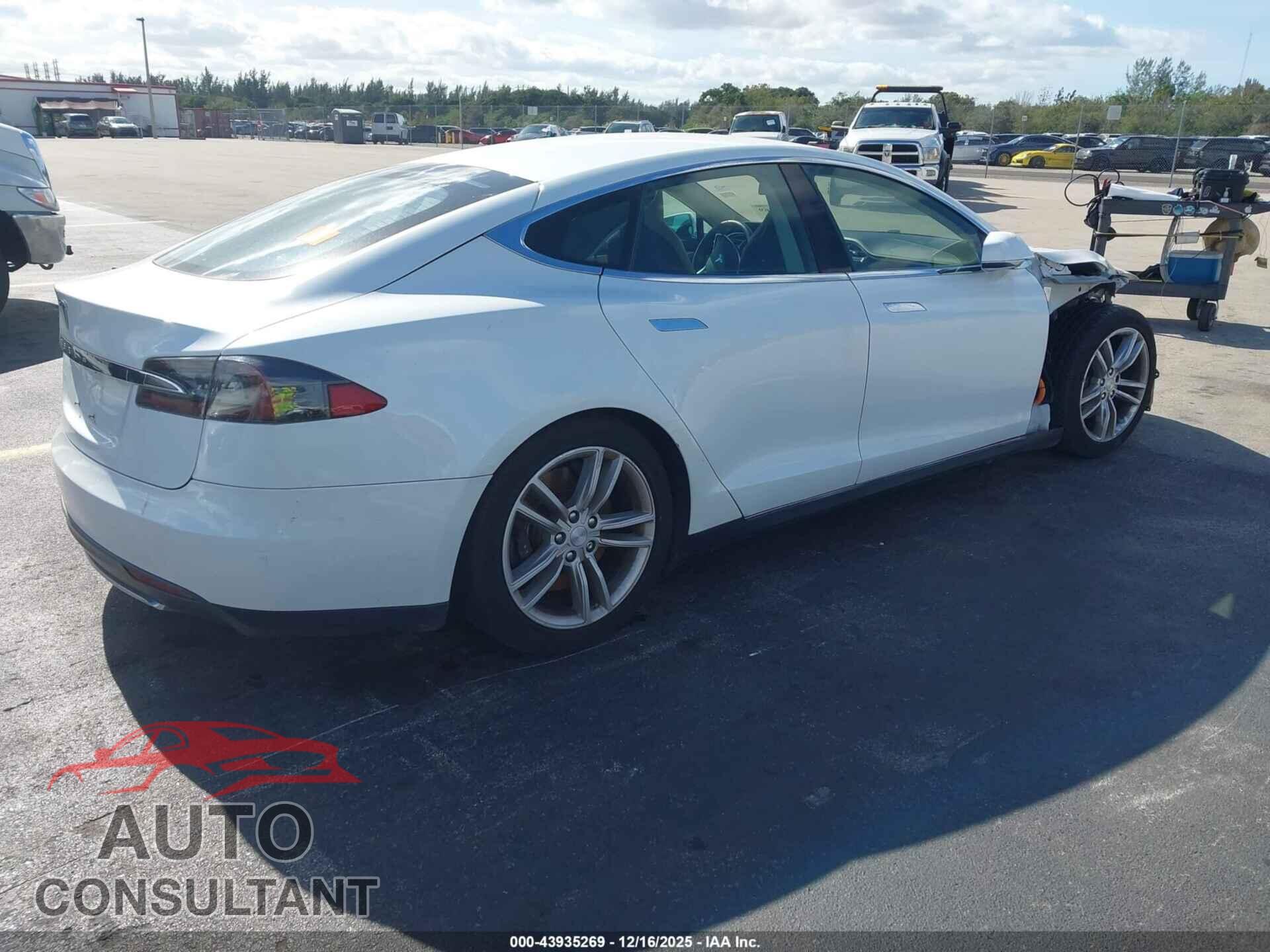 TESLA MODEL S 2013 - 5YJSA1CN0DFP03382
