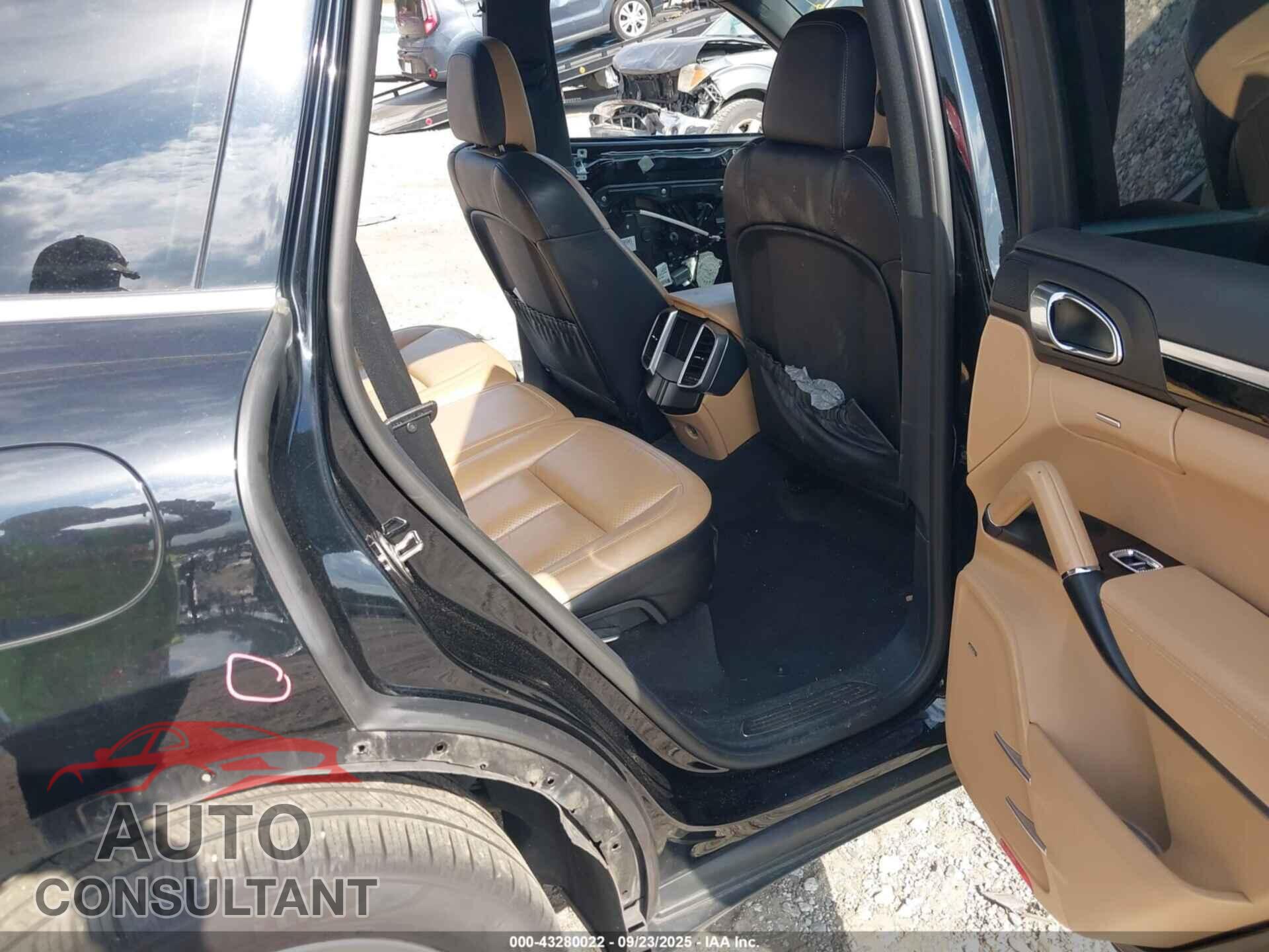 PORSCHE CAYENNE 2016 - WP1AA2A29GKA36246