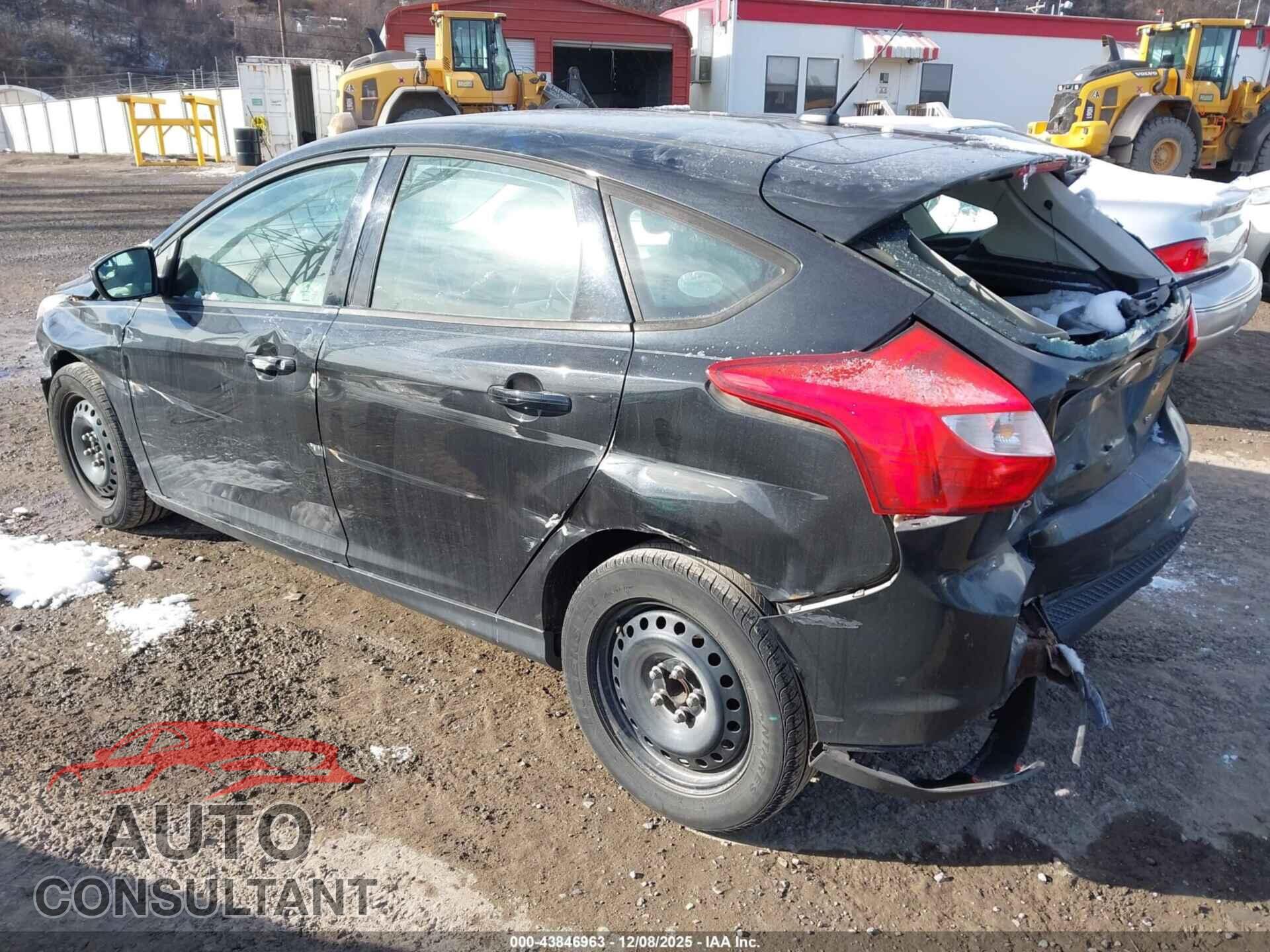 FORD FOCUS 2012 - 1FAHP3K22CL306883