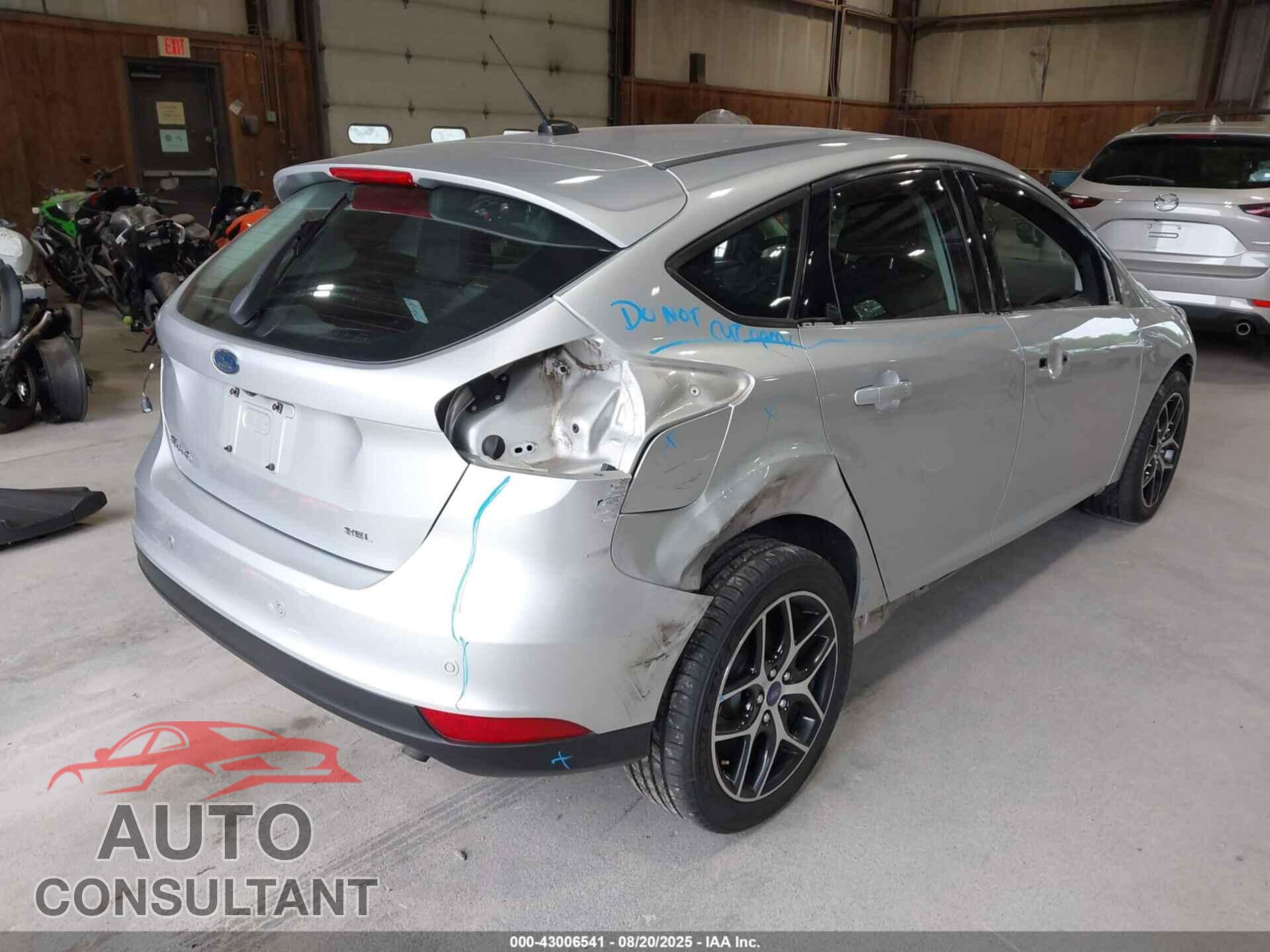 FORD FOCUS 2017 - 1FADP3M28HL212994