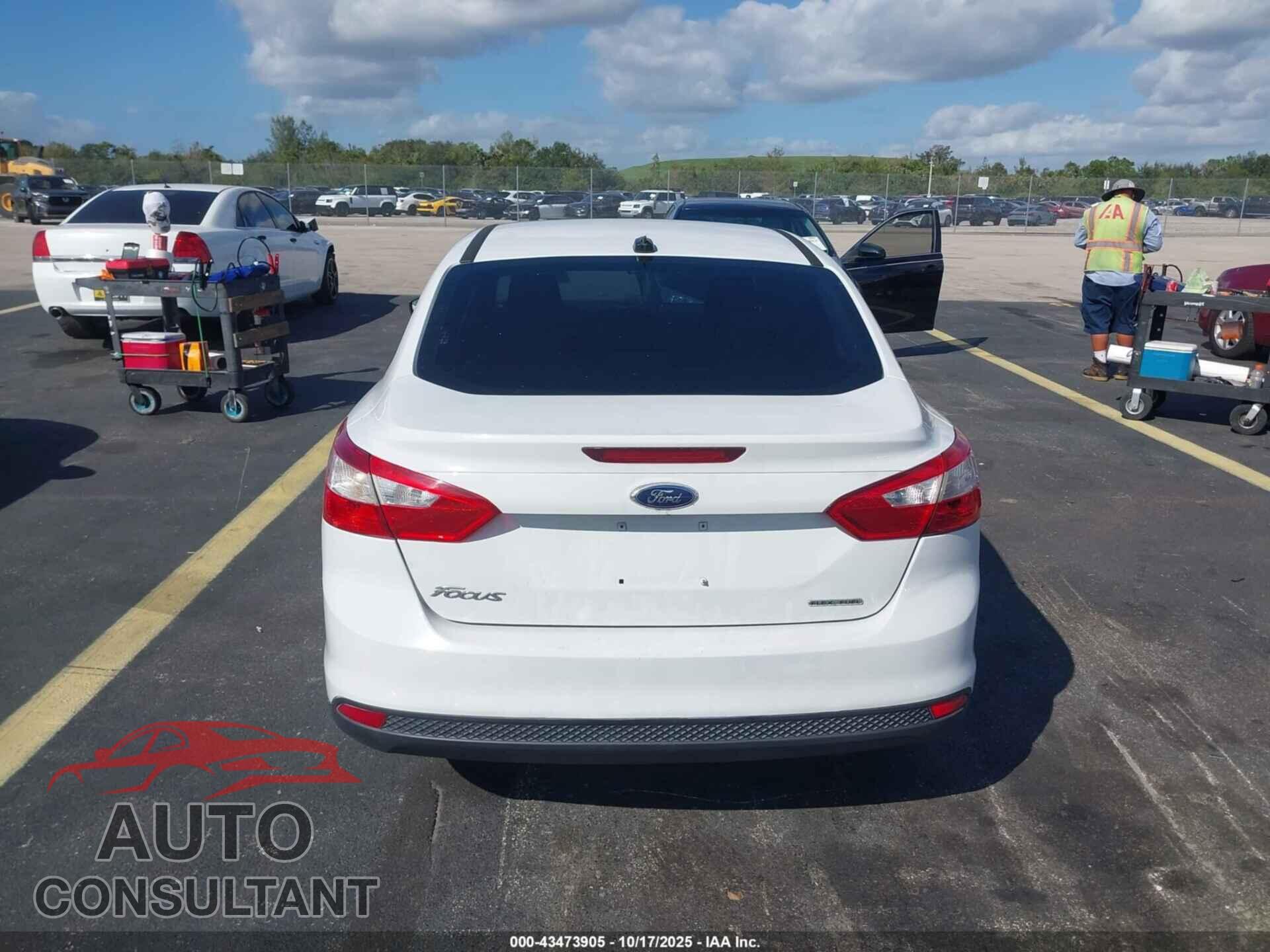 FORD FOCUS 2014 - 1FADP3E22EL225511