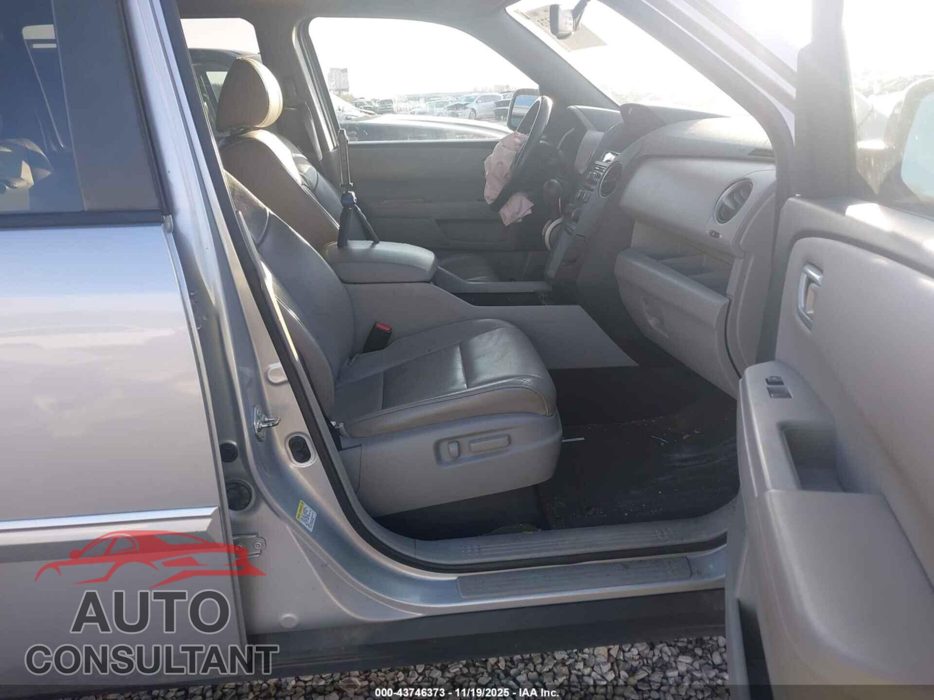 HONDA PILOT 2015 - 5FNYF4H53FB055030