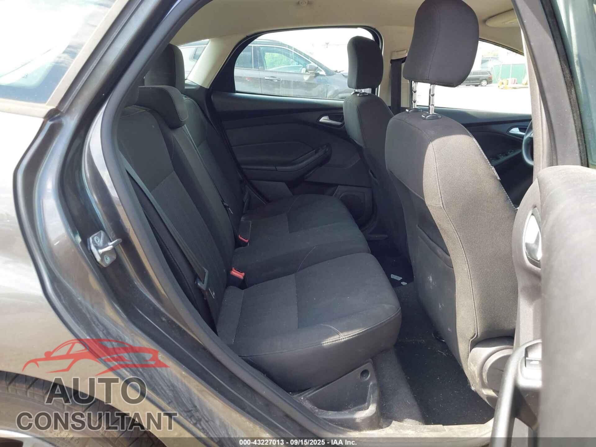 FORD FOCUS 2015 - 1FADP3K26FL253835