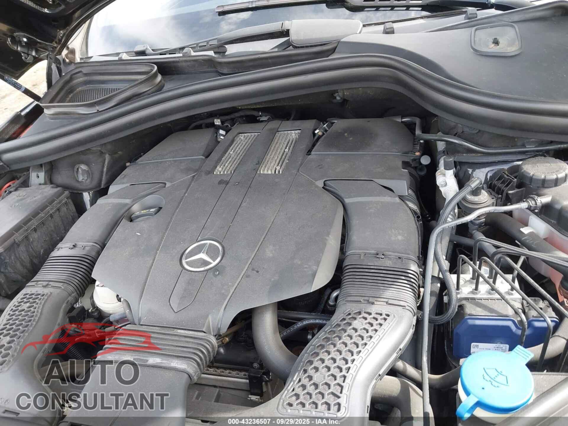 MERCEDES-BENZ GL 450 2015 - 4JGDF6EE4FA456850