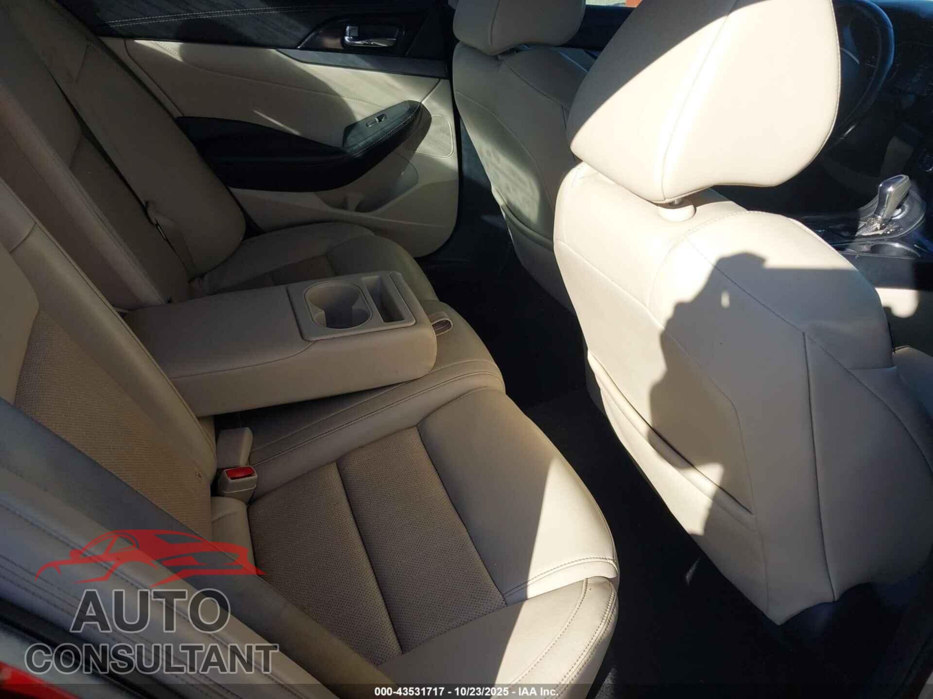 NISSAN MAXIMA 2017 - 1N4AA6AP0HC427260