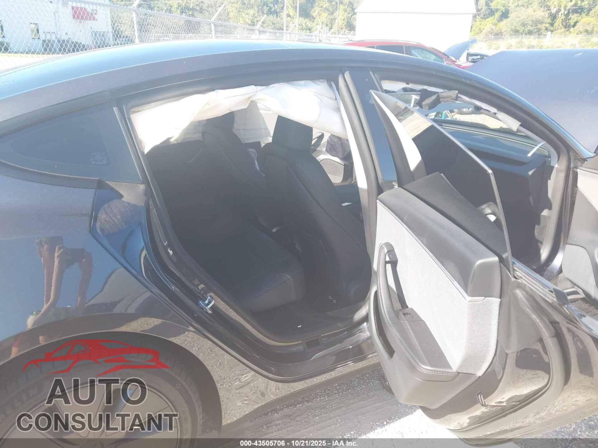 TESLA MODEL 3 2025 - 5YJ3E1EA0SF988066